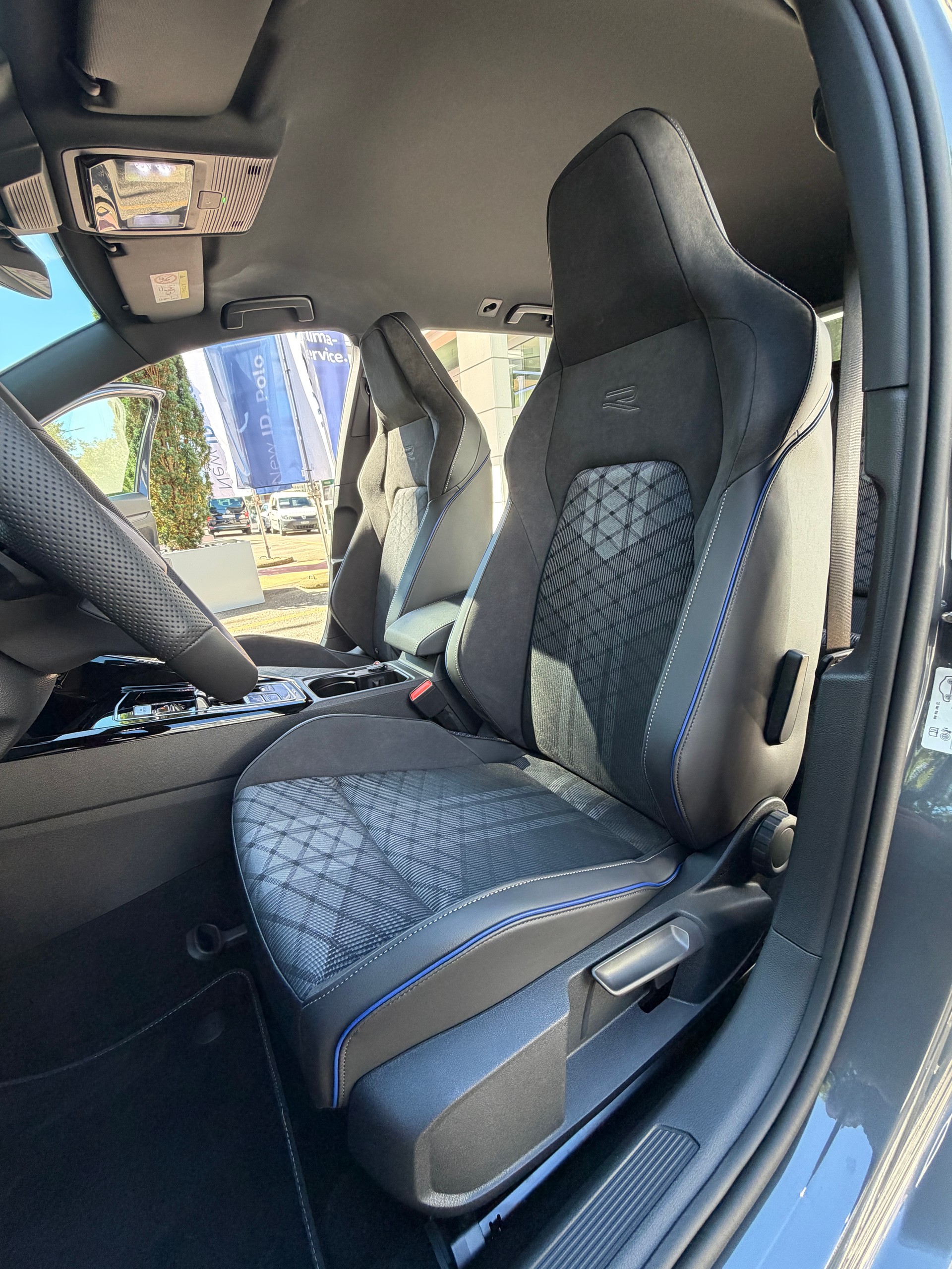 VW Golf Variant 2.0 TSI R-Line DSG 4 Motion-image-11