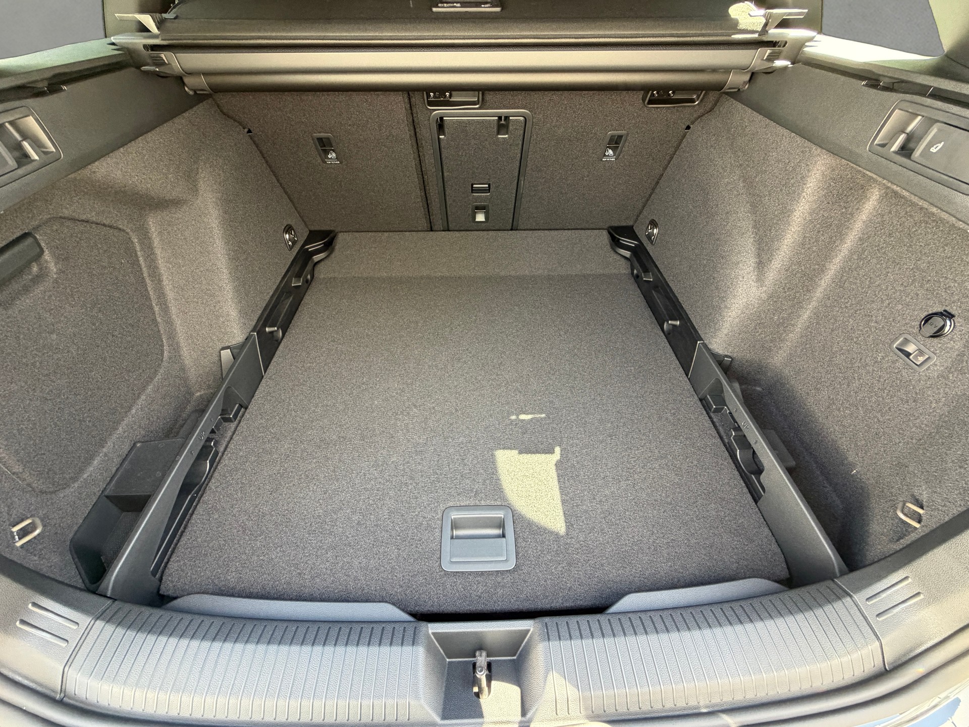 VW Golf Variant 2.0 TSI R-Line DSG 4 Motion-image-29