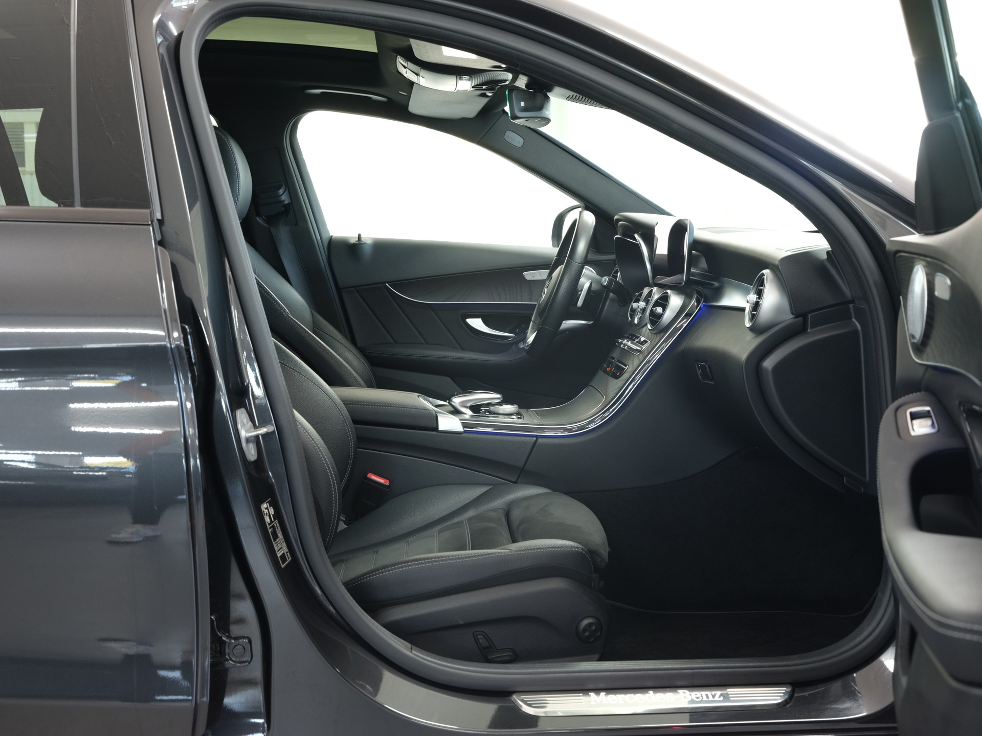 MERCEDES-BENZ C 220 d Swiss Star AMG Line 4M 9G-Tronic *Burmester* *360 Kamera* *Panorama*-image-22