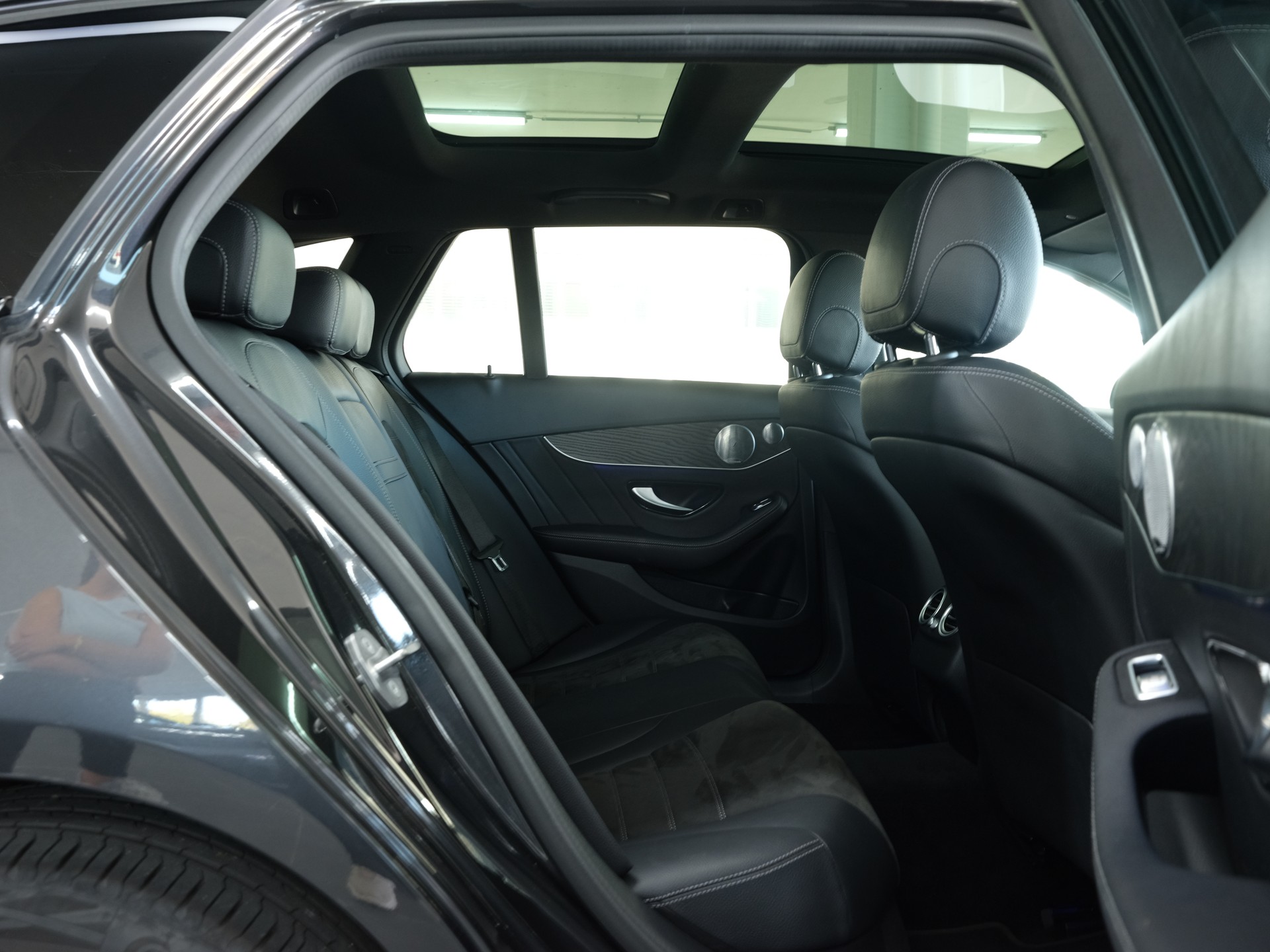 MERCEDES-BENZ C 220 d Swiss Star AMG Line 4M 9G-Tronic *Burmester* *360 Kamera* *Panorama*-image-26