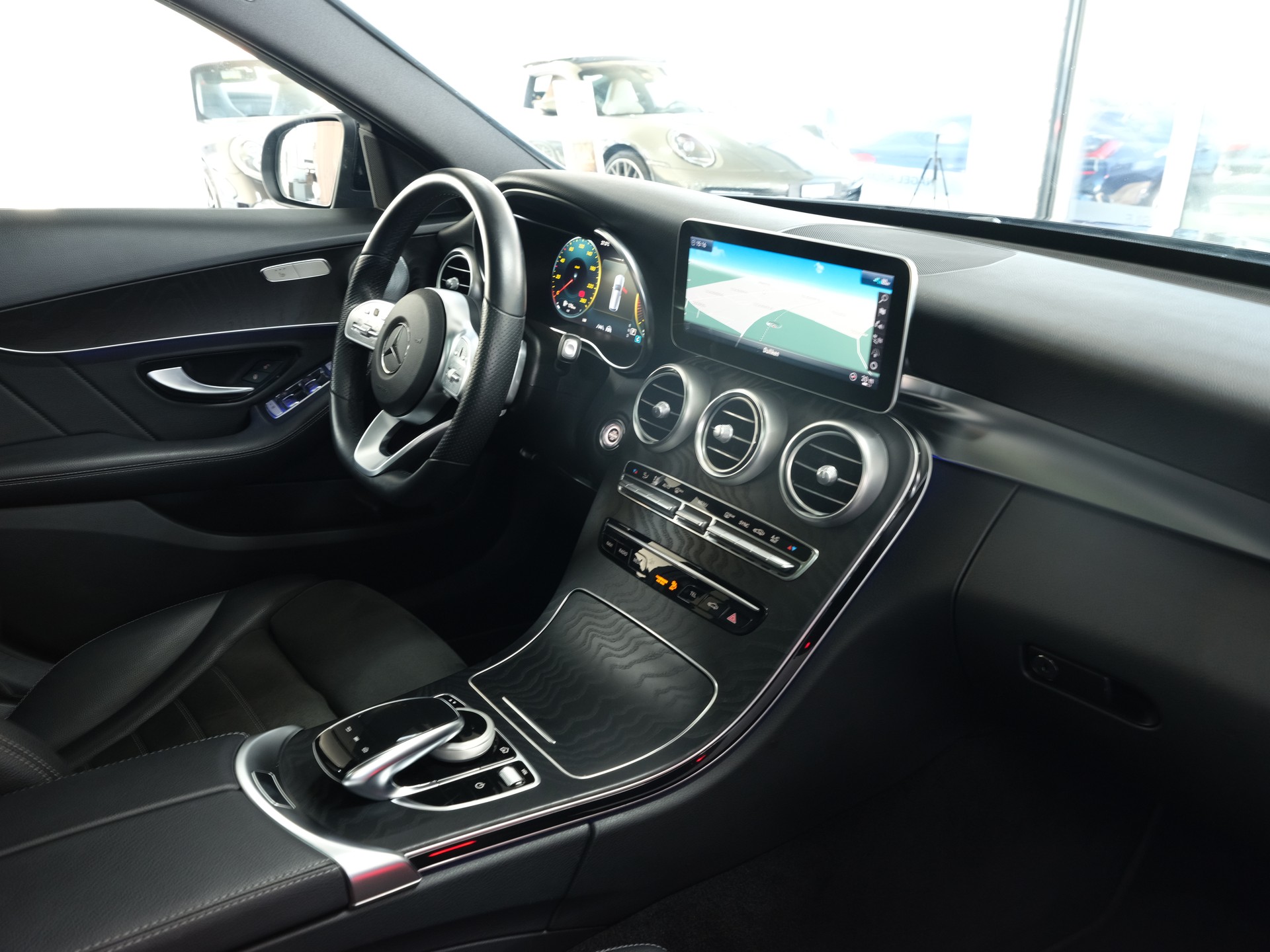 MERCEDES-BENZ C 220 d Swiss Star AMG Line 4M 9G-Tronic *Burmester* *360 Kamera* *Panorama*-image-25