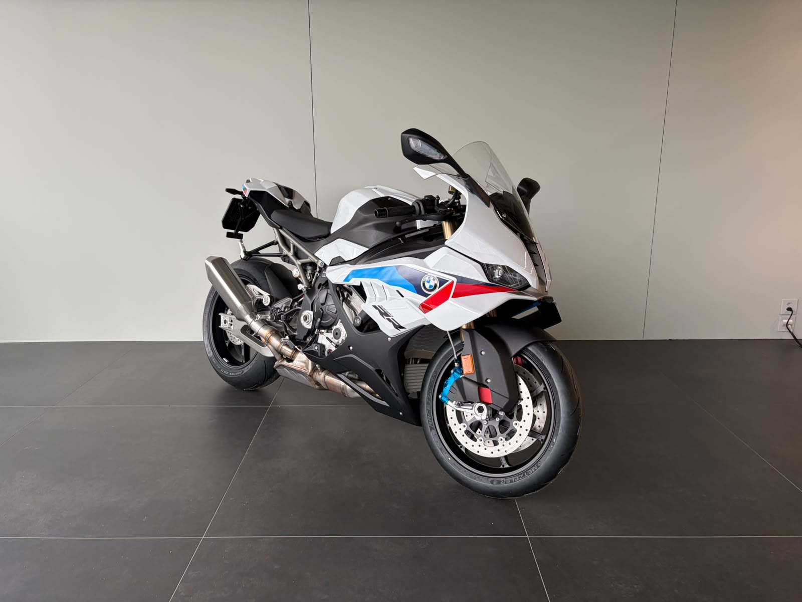 BMW S 1000 RR-showroom-element-1