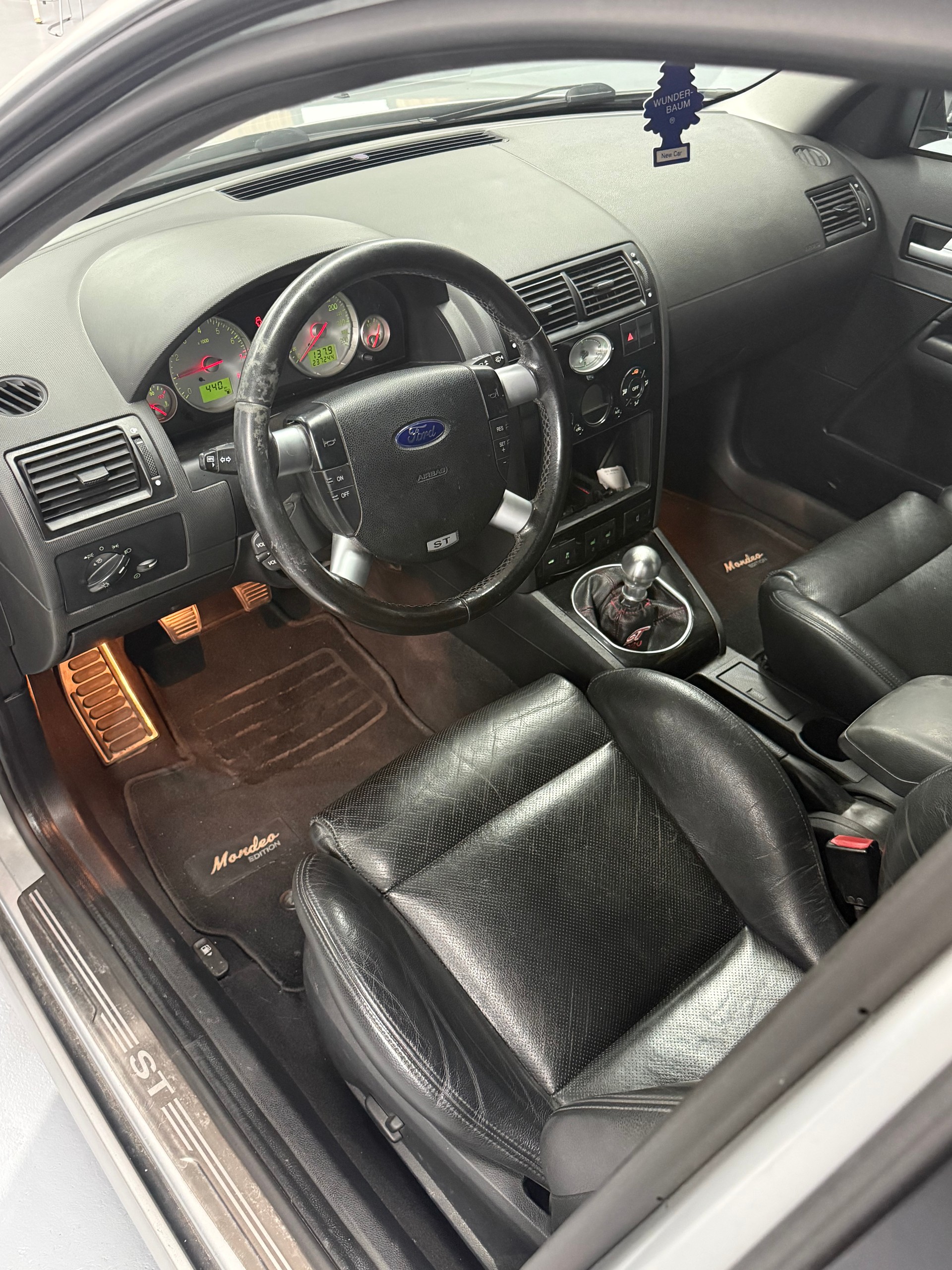 FORD Mondeo 3.0i V6 ST220-image-14