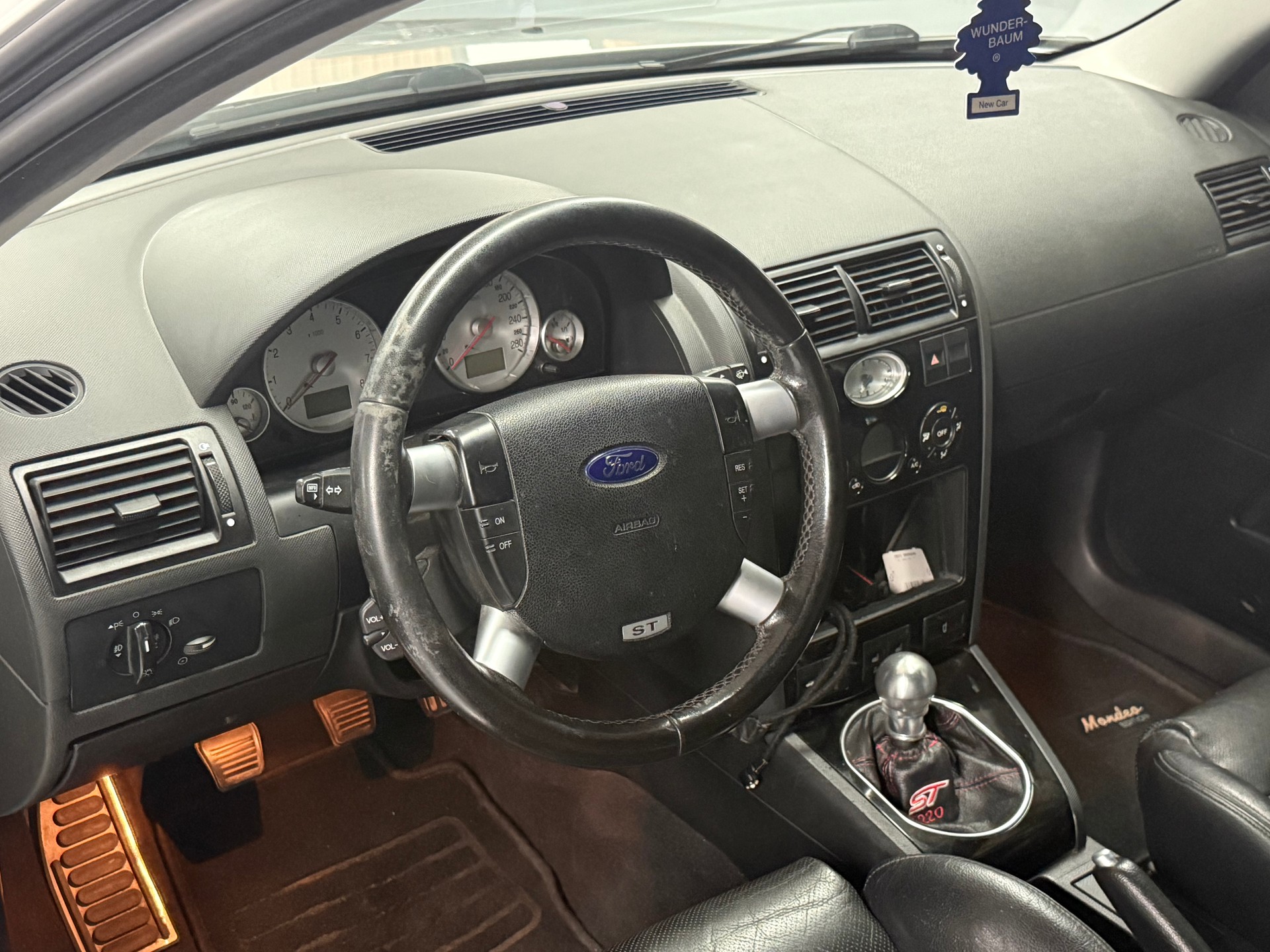 FORD Mondeo 3.0i V6 ST220-image-10