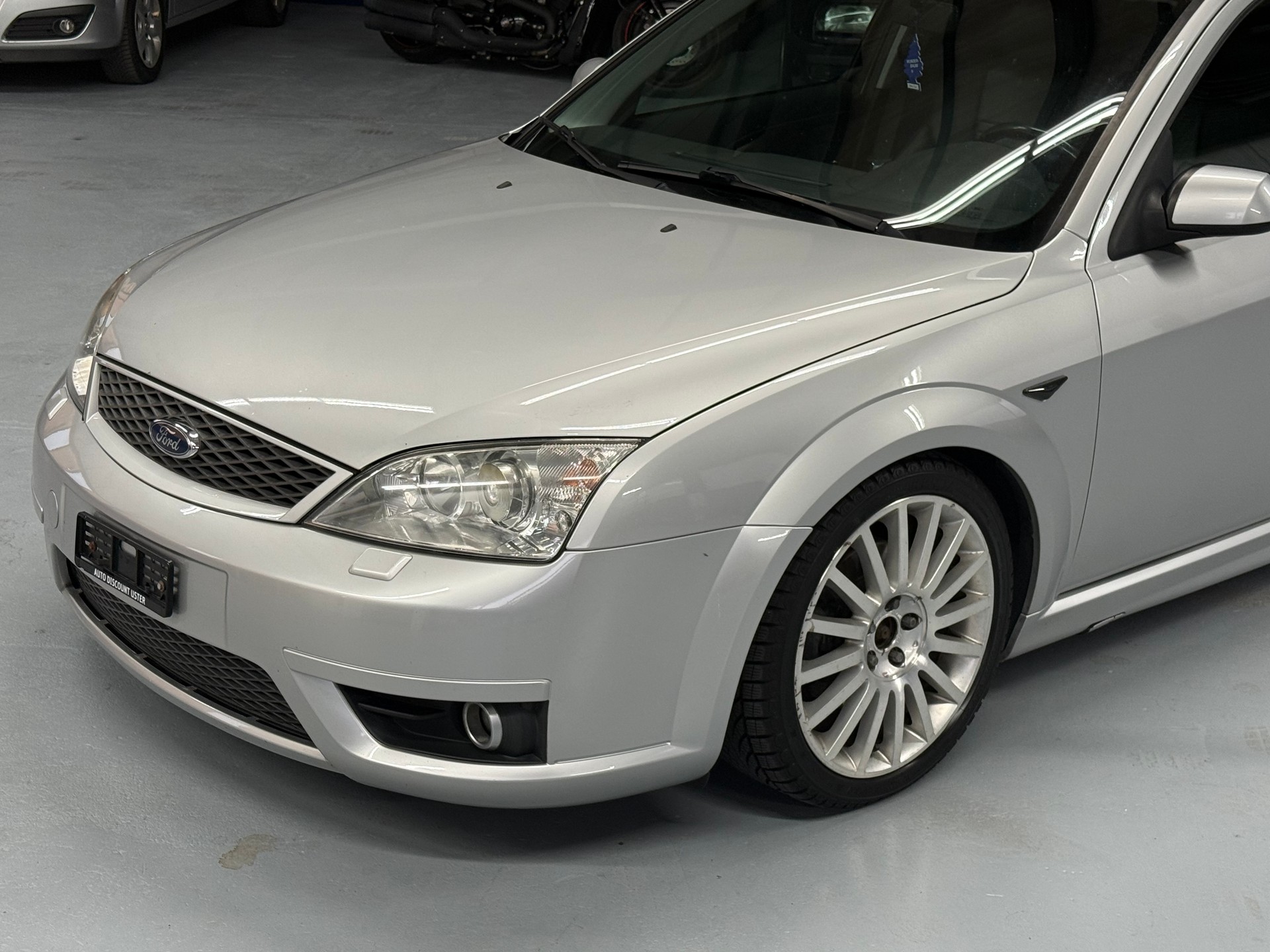 FORD Mondeo 3.0i V6 ST220-image-1