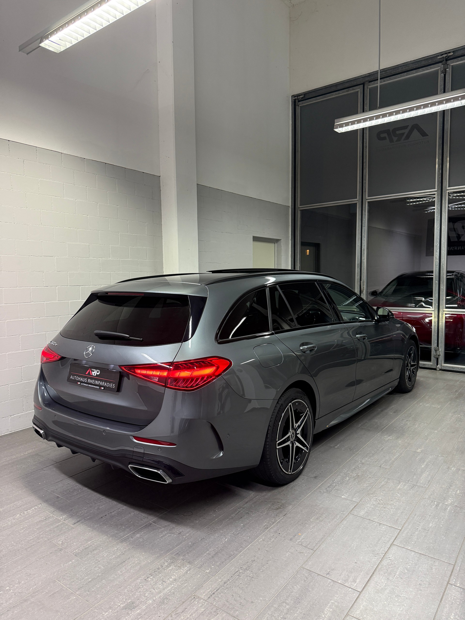 MERCEDES-BENZ C 300 e T AMG Line-showroom-element-3