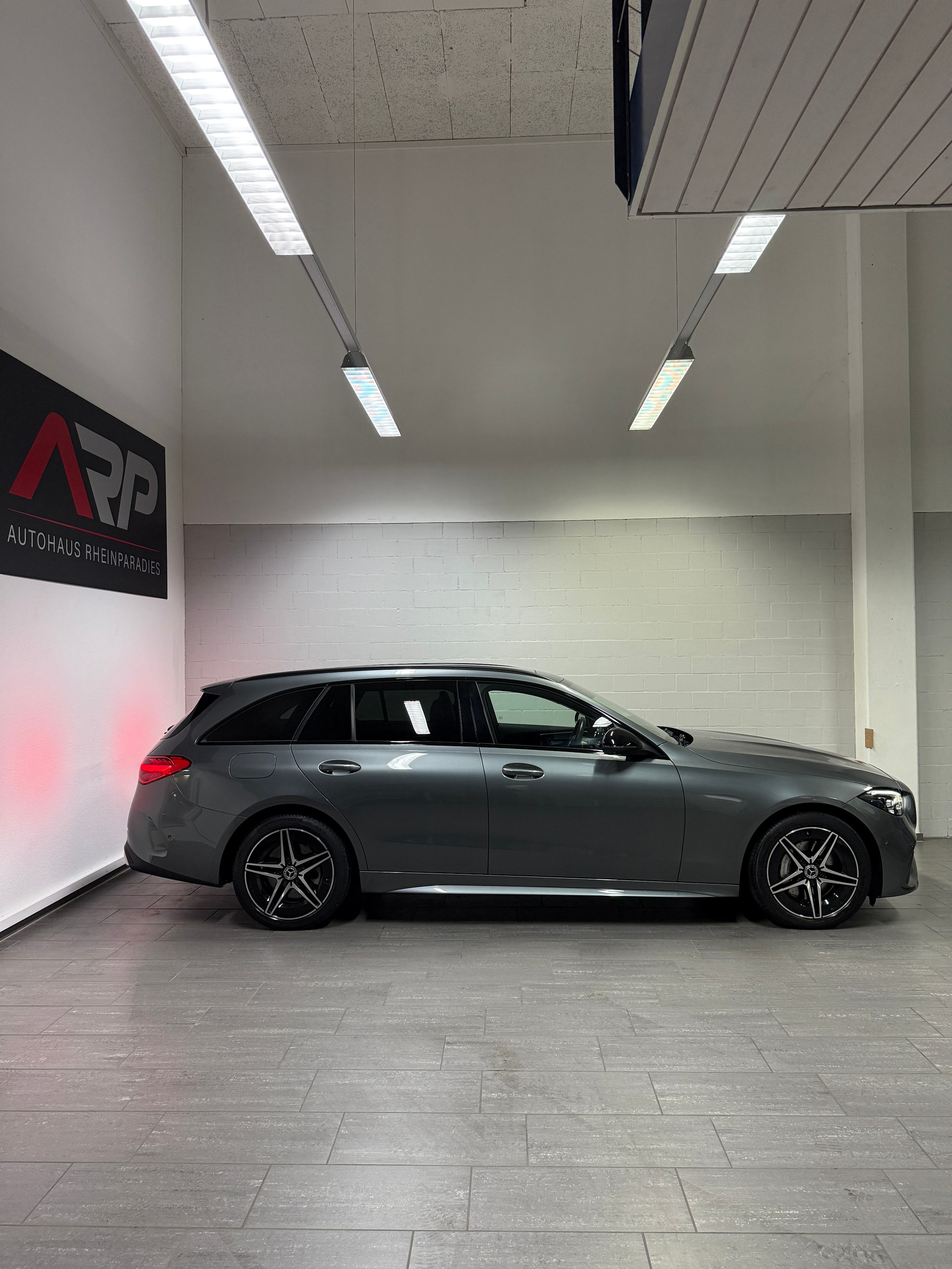 MERCEDES-BENZ C 300 e T AMG Line-showroom-element-2