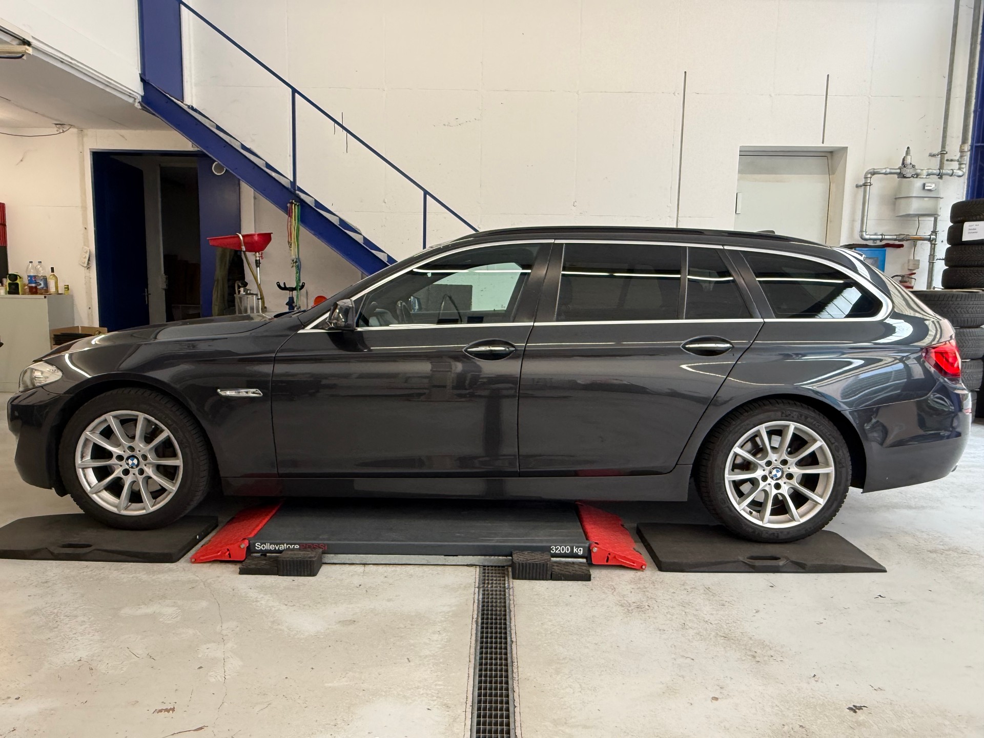 BMW 530d Touring Steptronic-image-1