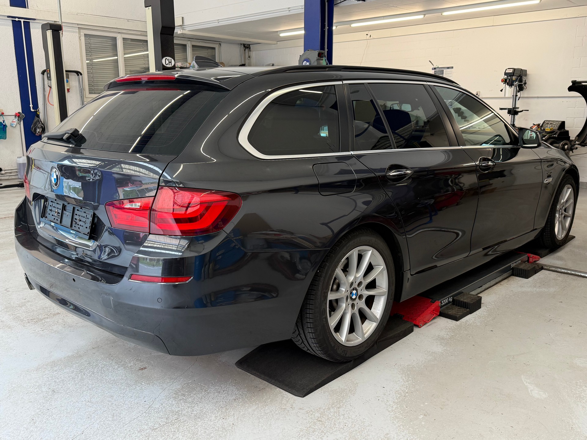 BMW 530d Touring Steptronic-image-4