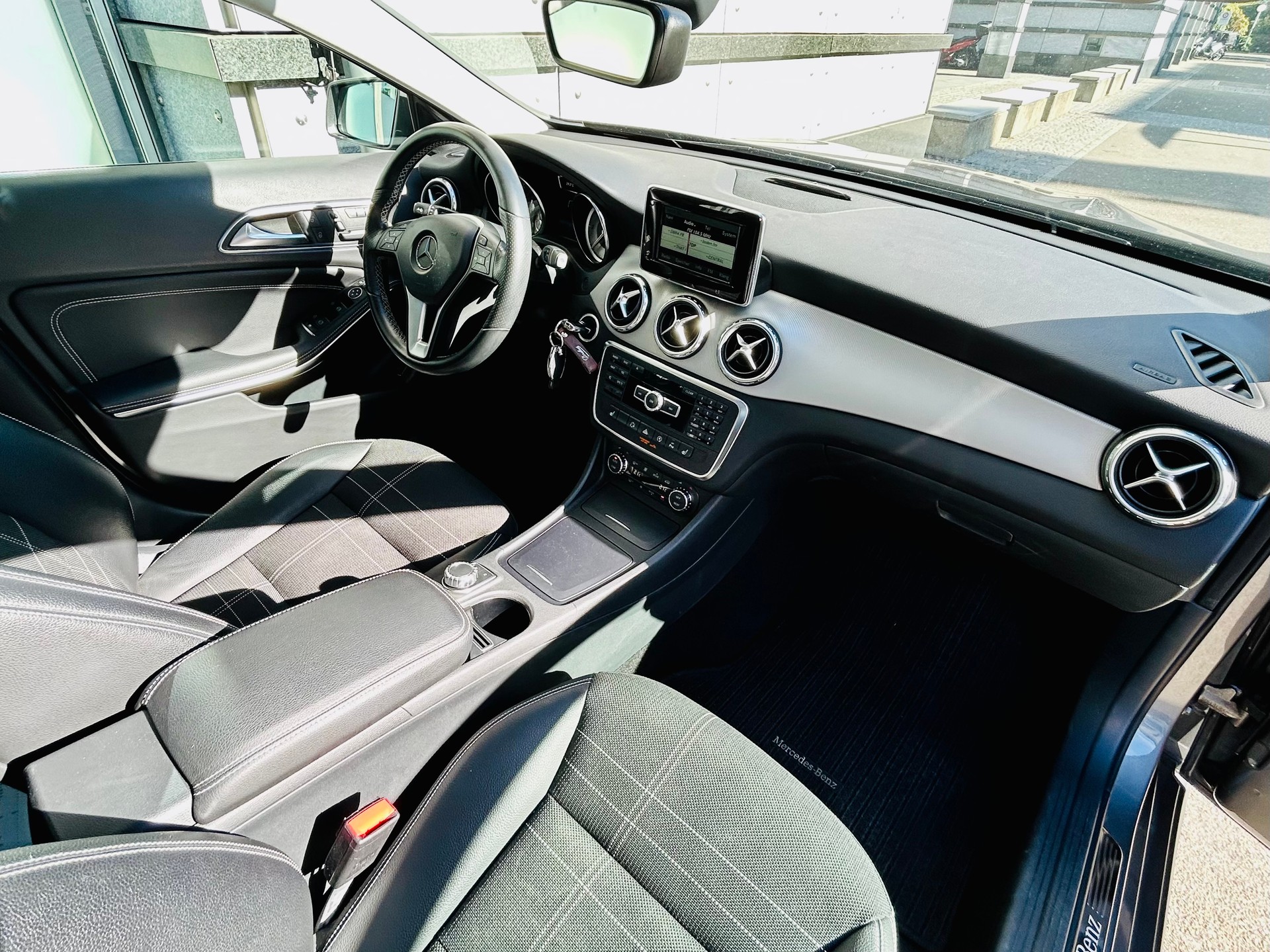 MERCEDES-BENZ GLA 200 CDI Urban 7G-DCT-image-10