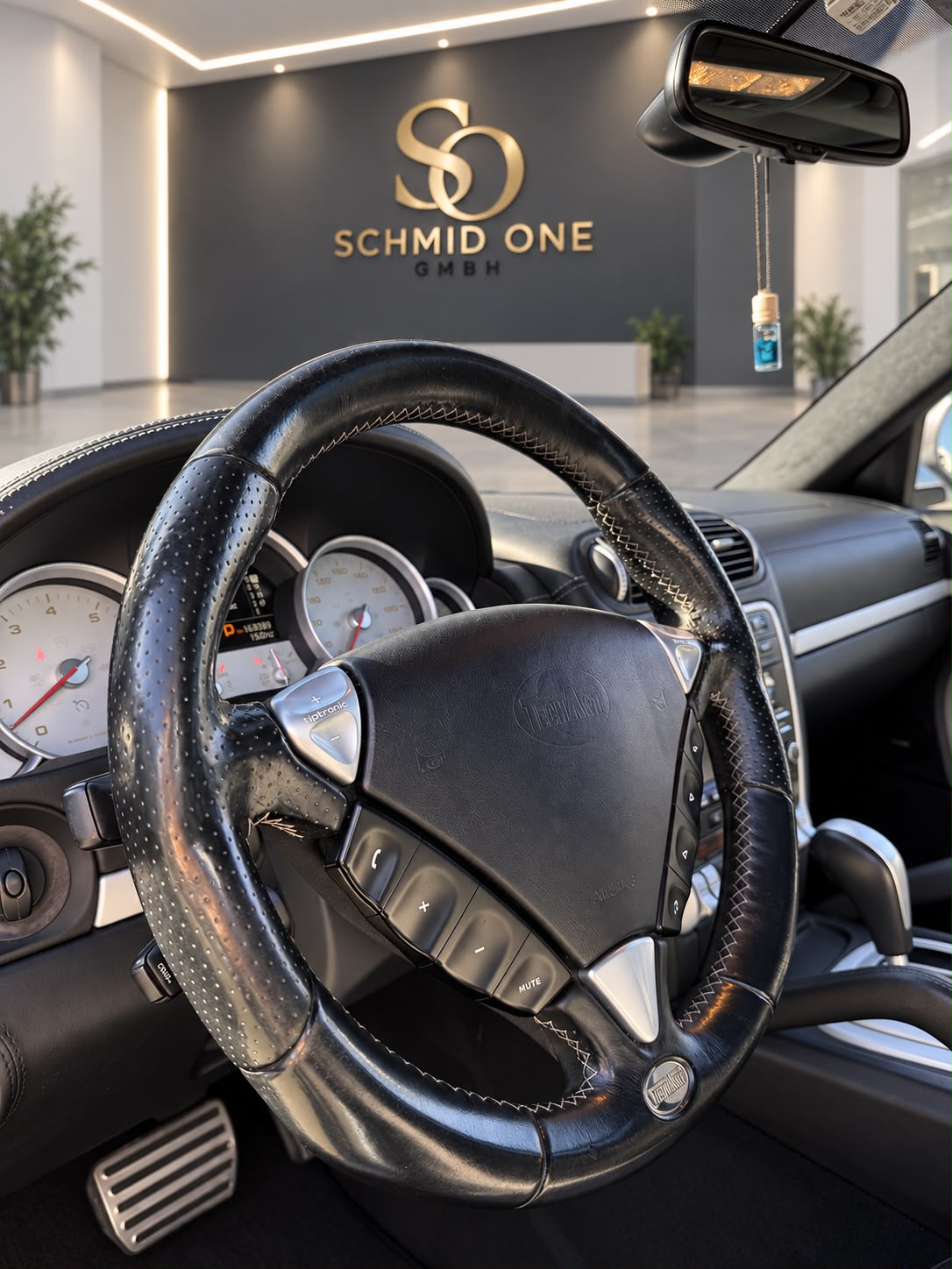 PORSCHE Cayenne Turbo S-image-15