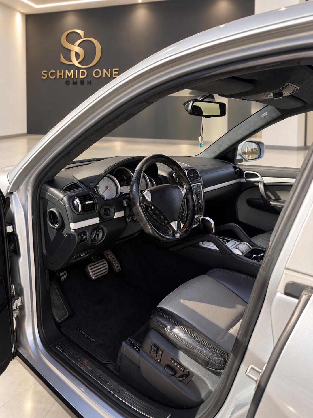 PORSCHE Cayenne Turbo S-image-14