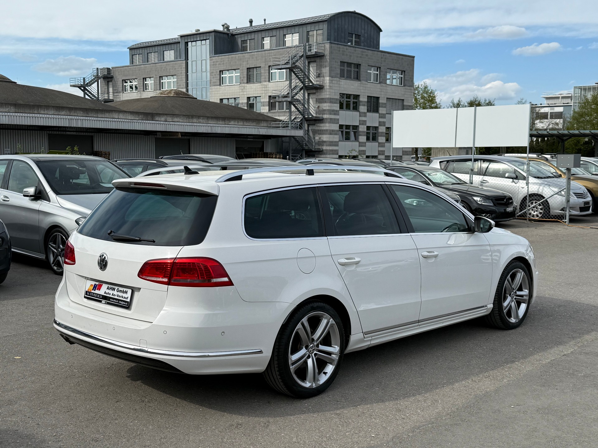 VW Passat Variant 2.0 TDI BMT R-Line Design DSG / Panoramadach / Rückfahrkamera / ACC / Frisch ab MFK / 1.Hand / 1 Jahr Garantie-image-3