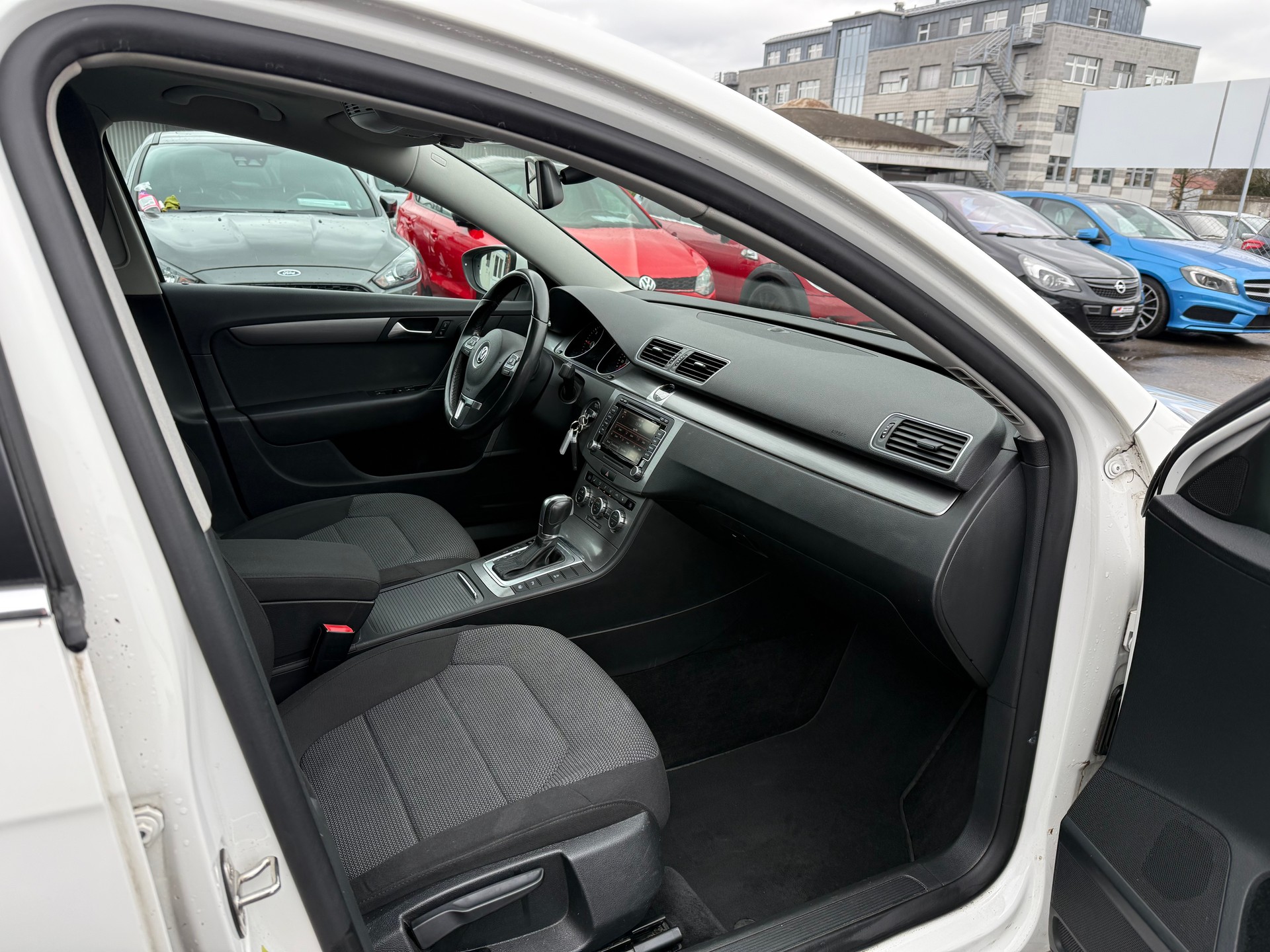 VW Passat Variant 2.0 TDI BMT R-Line Design DSG / Panoramadach / Rückfahrkamera / ACC / Frisch ab MFK / 1.Hand / 1 Jahr Garantie-image-7