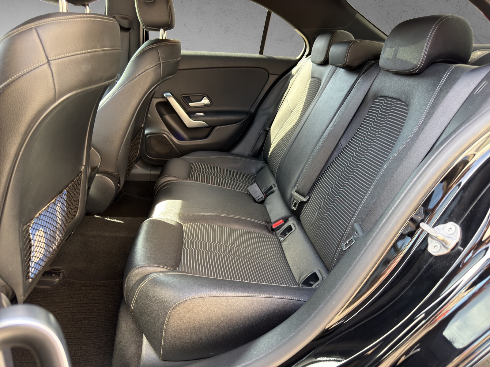 MERCEDES-BENZ A 220 Progressive 7G-DCT 4Matic-image-12