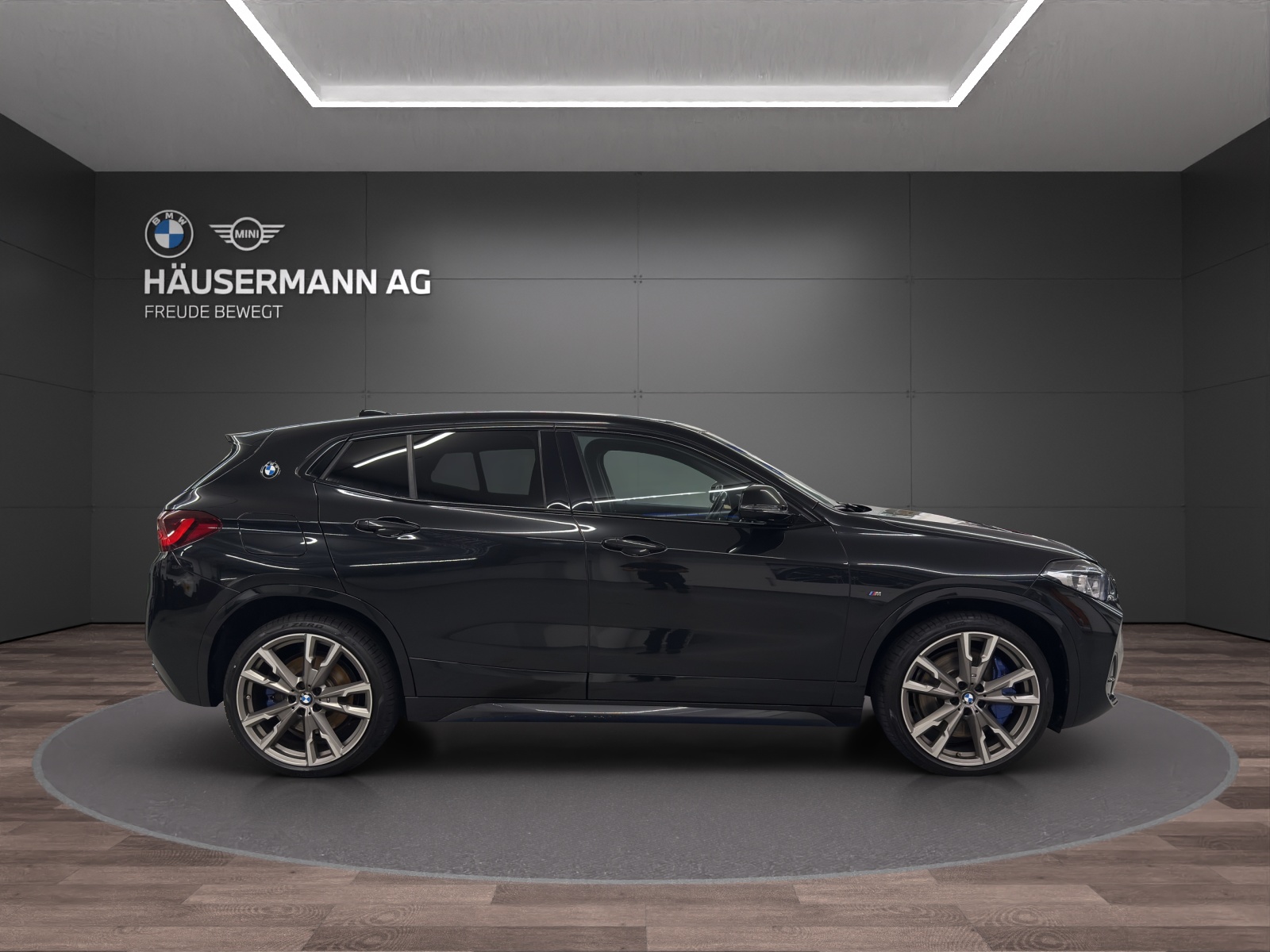 BMW X2 M35i-showroom-element-3