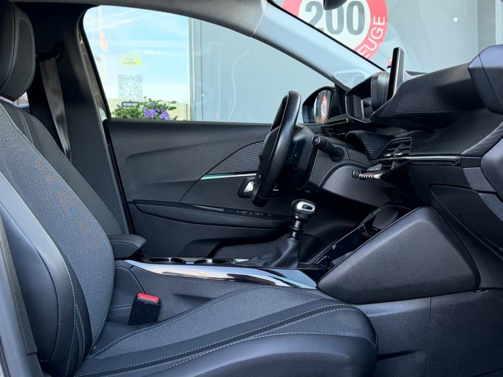 PEUGEOT 208 1.2 PureTech Allure-image-8