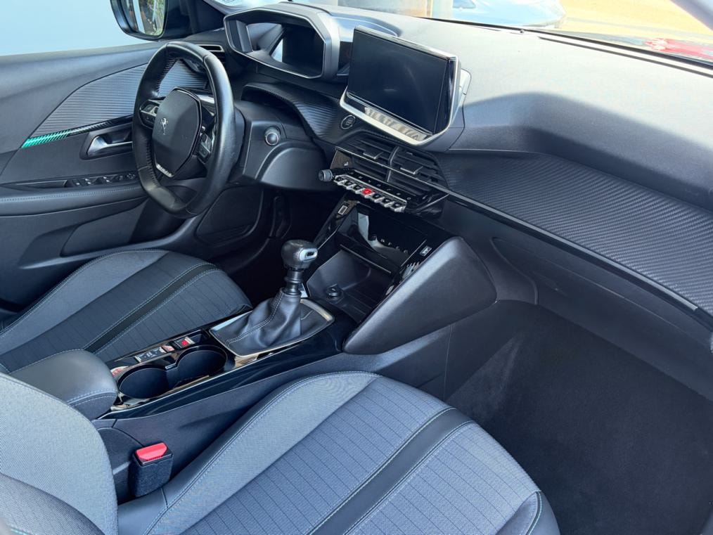 PEUGEOT 208 1.2 PureTech Allure-image-7