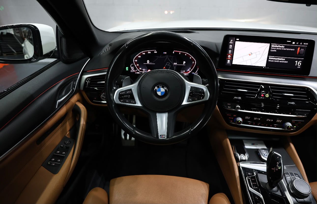 BMW 520d 48V Touring M Sport Steptronic-image-3