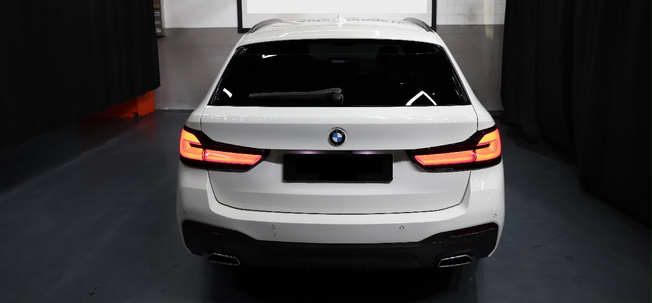 BMW 520d 48V Touring M Sport Steptronic-image-2