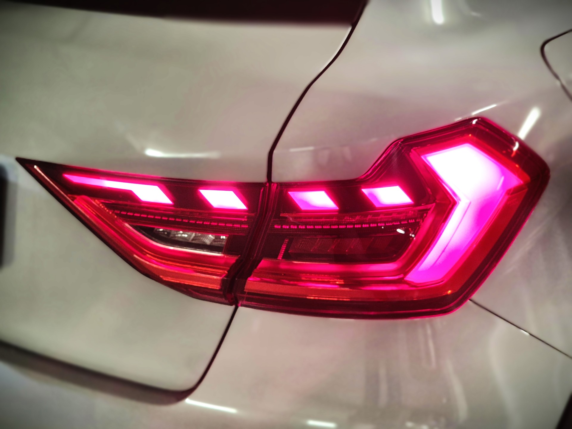 AUDI A1 City Carver 35 TFSI S-tronic S-Line-image-6