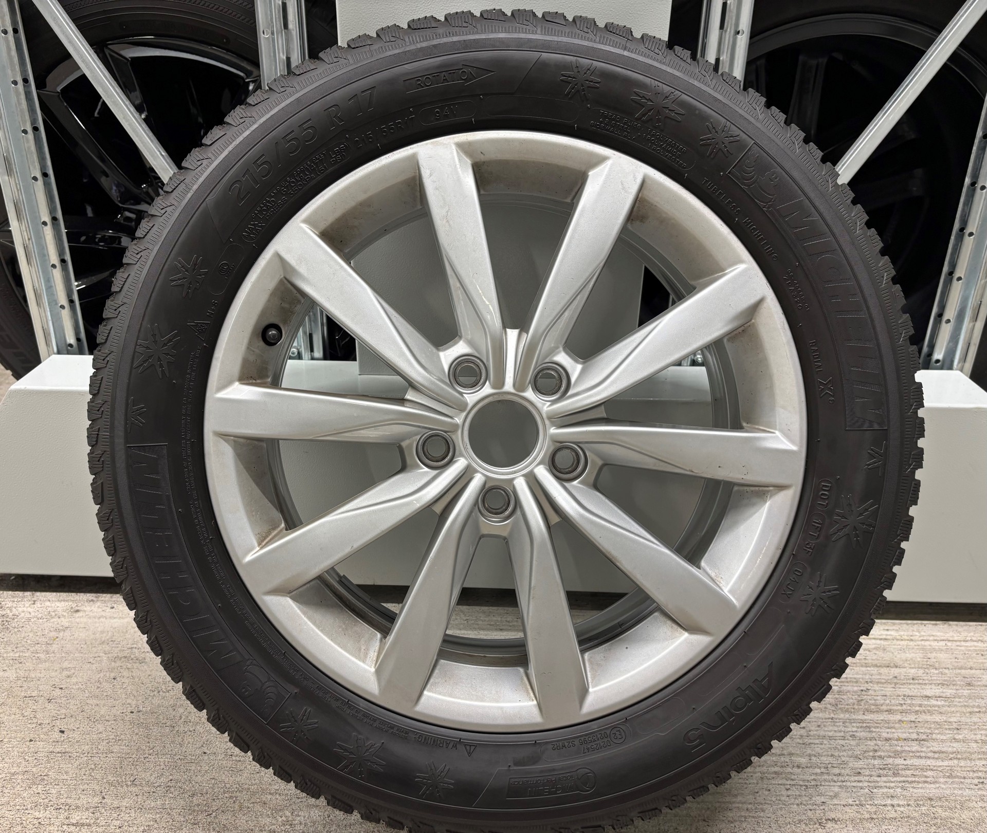 VW T-Roc 2.0 TSI R DSG 4Motion mit Akrapovic Abgasanlage & Winterräder-image-29
