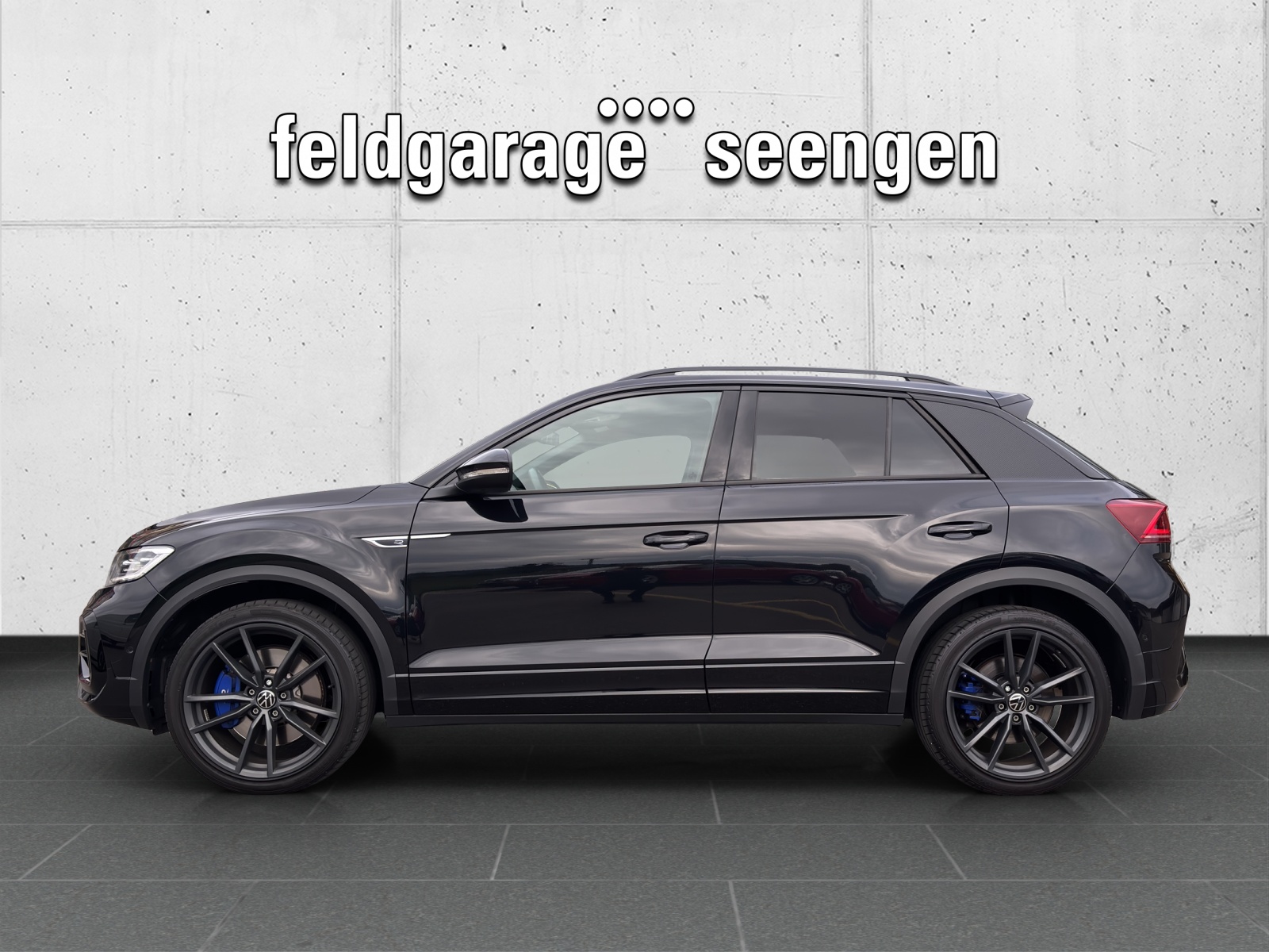 VW T-Roc 2.0 TSI R DSG 4Motion mit Akrapovic Abgasanlage & Winterräder-image-1