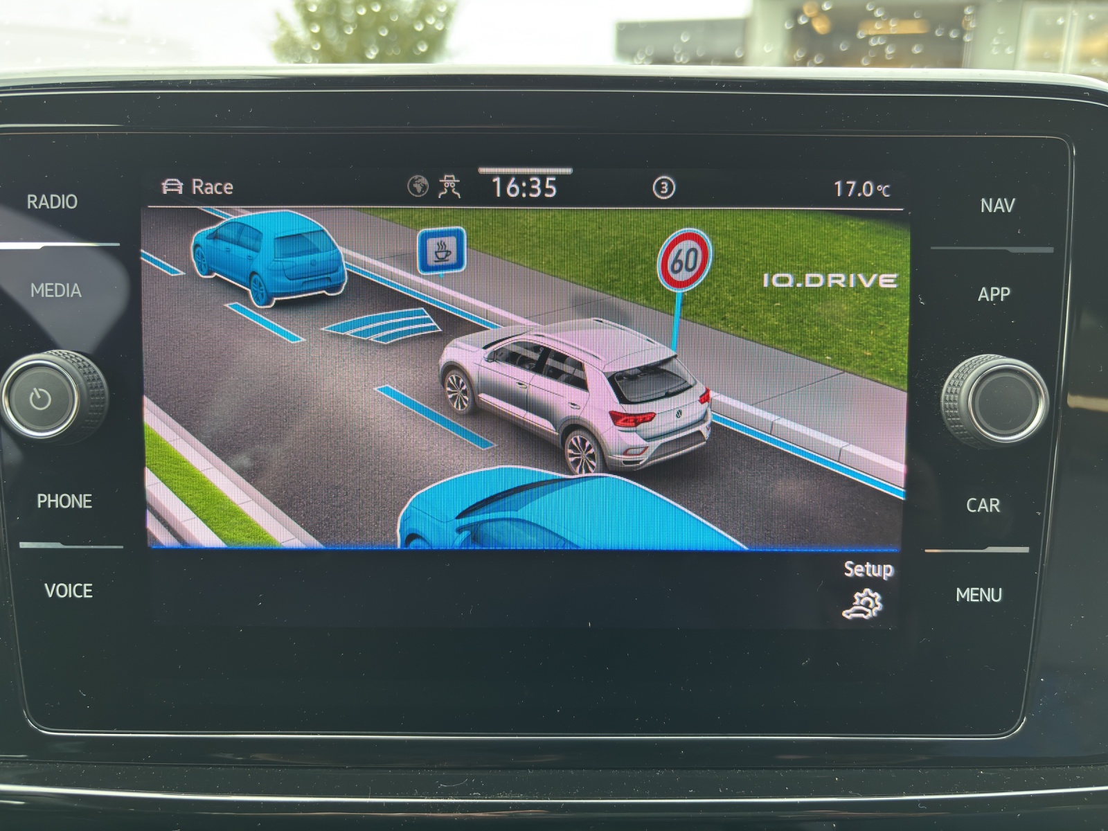 VW T-Roc 2.0 TSI R DSG 4Motion mit Akrapovic Abgasanlage & Winterräder-image-23