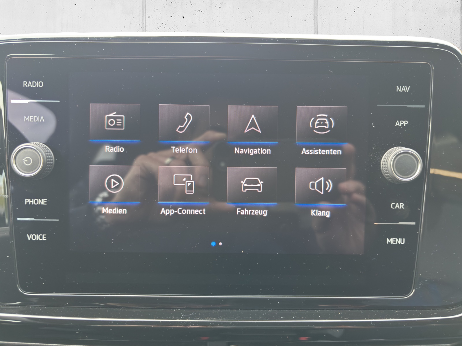 VW T-Roc 2.0 TSI R DSG 4Motion mit Akrapovic Abgasanlage & Winterräder-image-16