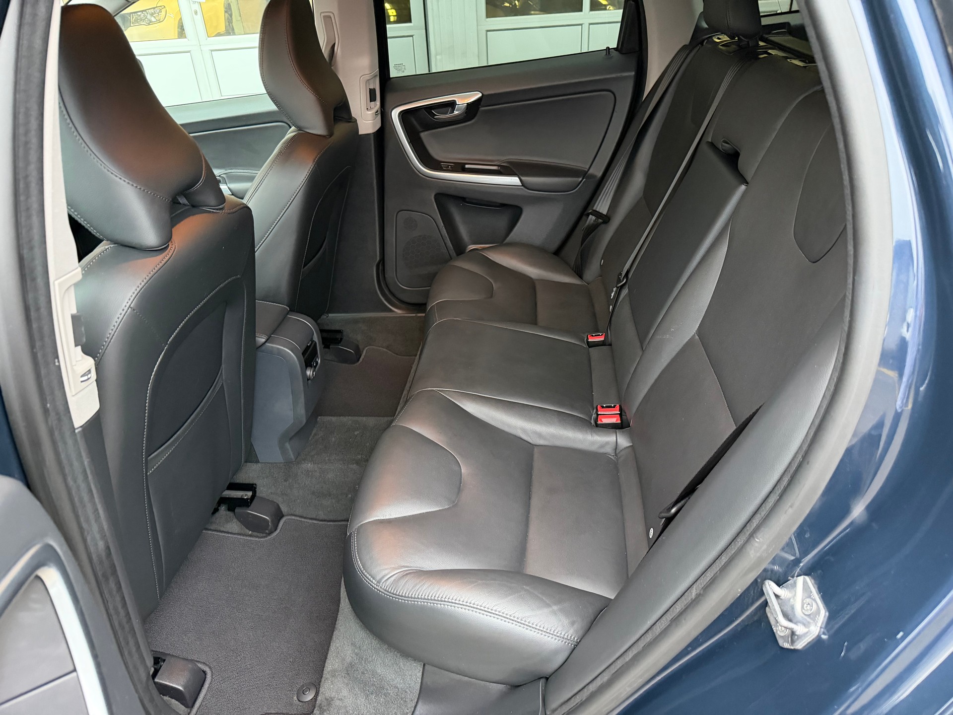 VOLVO XC60 D5 AWD Summum Geartronic-image-12