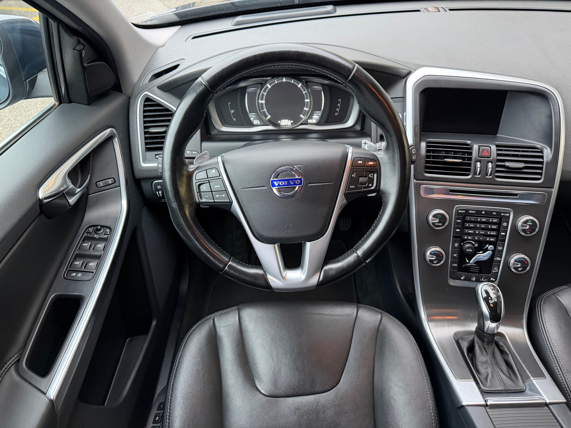 VOLVO XC60 D5 AWD Summum Geartronic-image-9