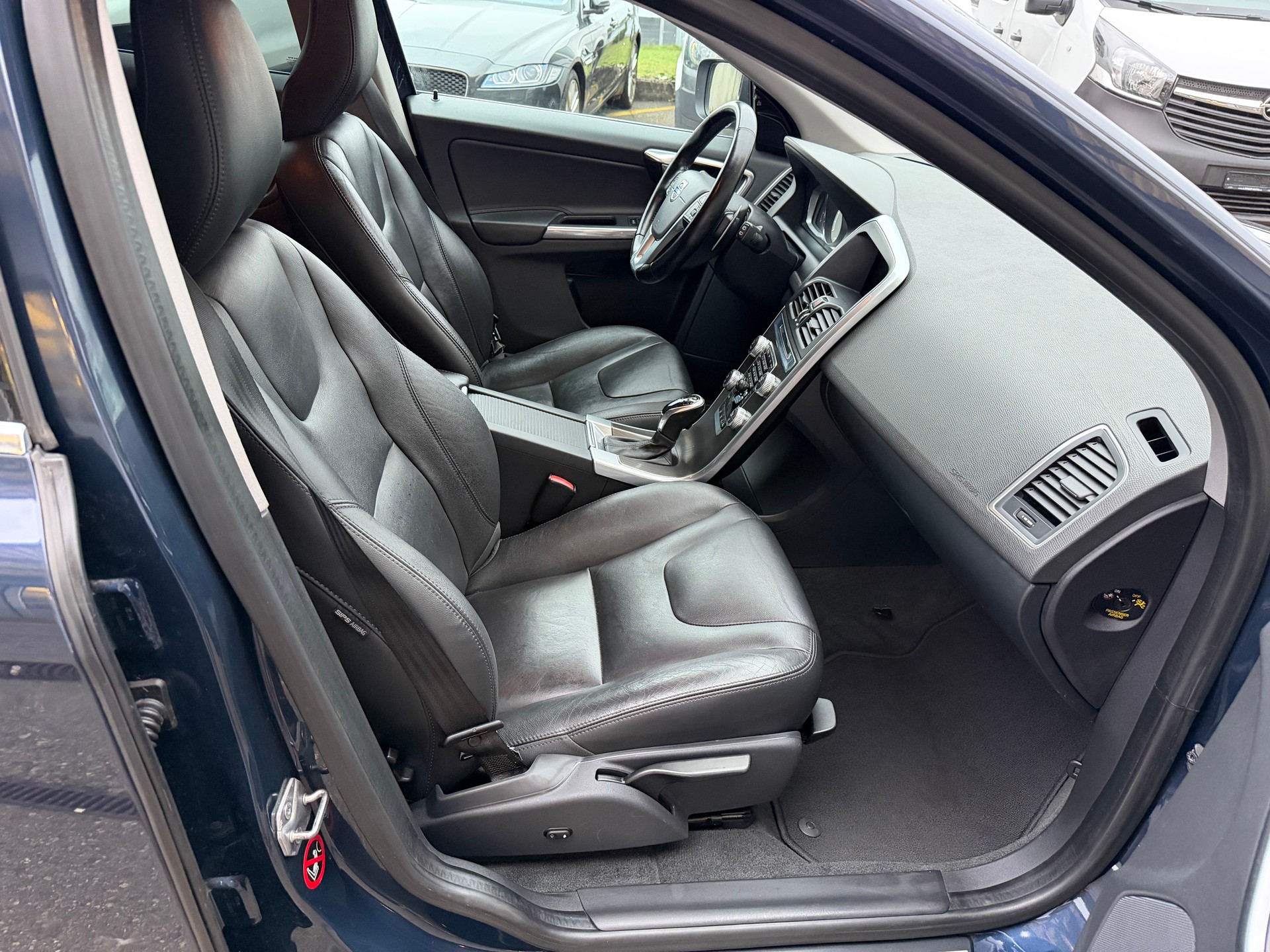 VOLVO XC60 D5 AWD Summum Geartronic-image-11