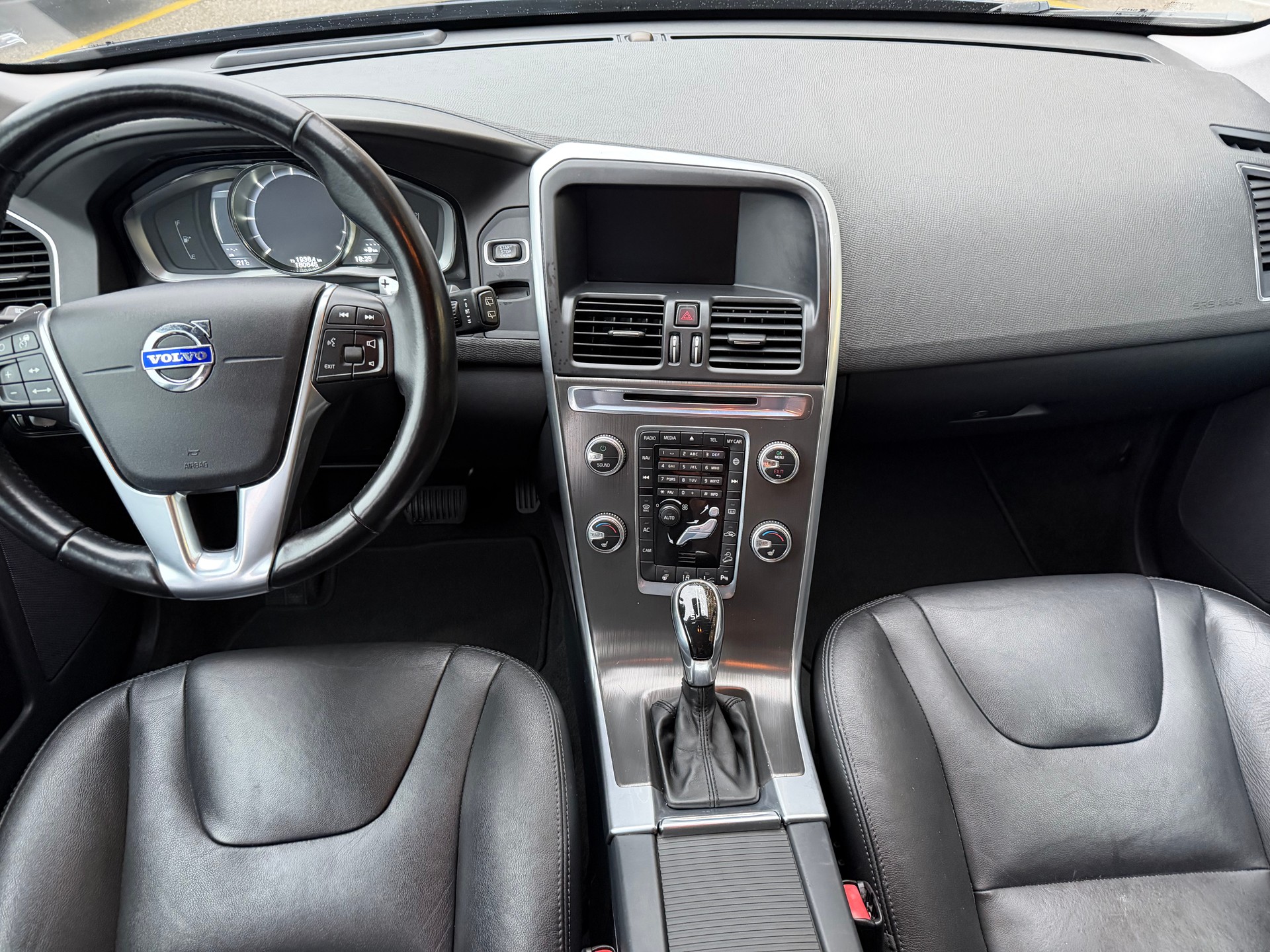 VOLVO XC60 D5 AWD Summum Geartronic-image-10