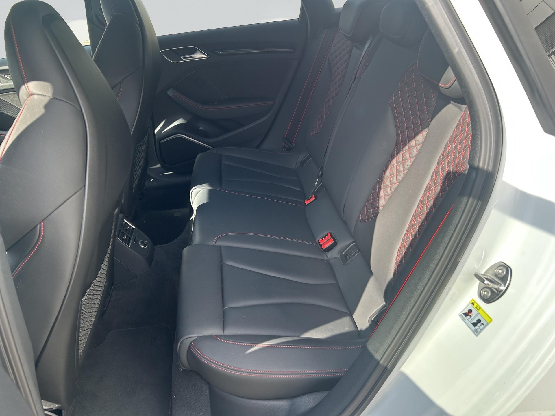 AUDI RS3 Sportback 2.5 T FSI quattro S-Tronic-image-11