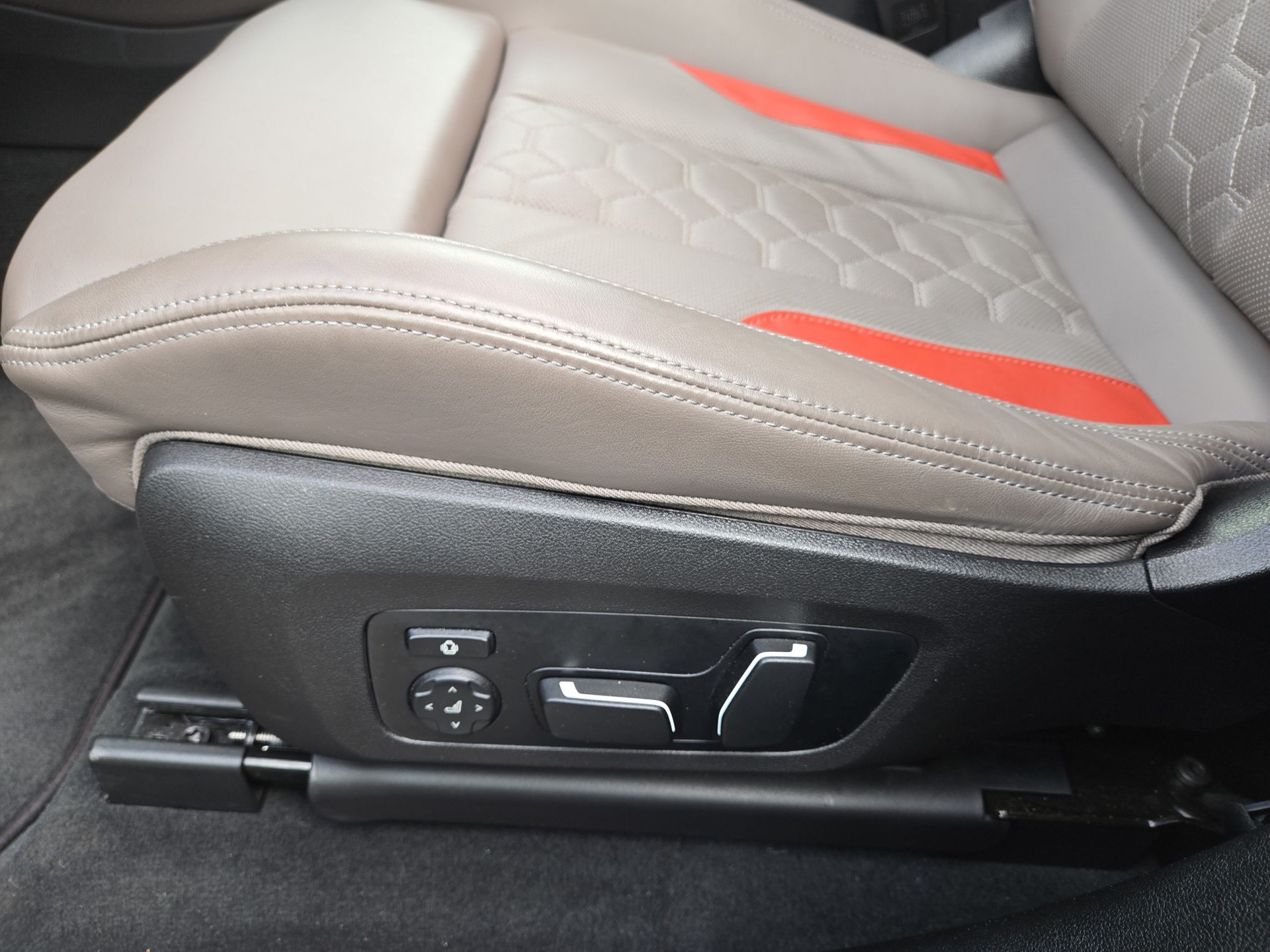 BMW X4M xDrive M Competition Steptronic-image-17