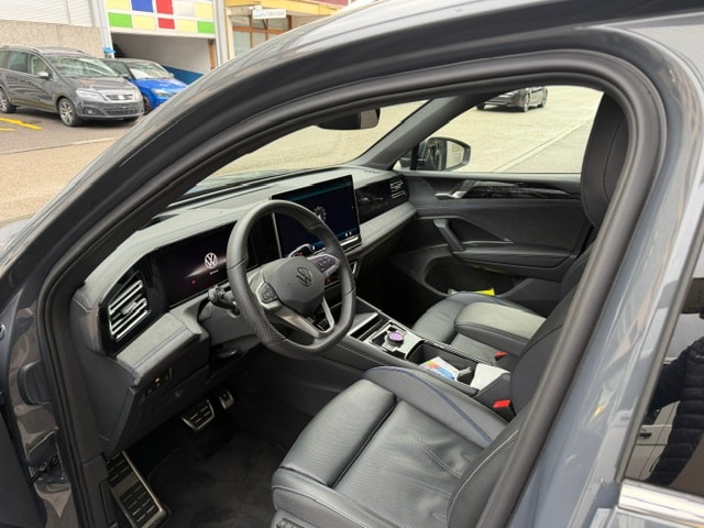 VW Tiguan 2.0 TDI SCR R-Line 4Motion DSG-image-8