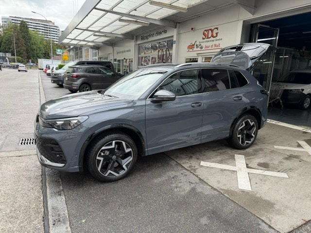VW Tiguan 2.0 TDI SCR R-Line 4Motion DSG-image-2