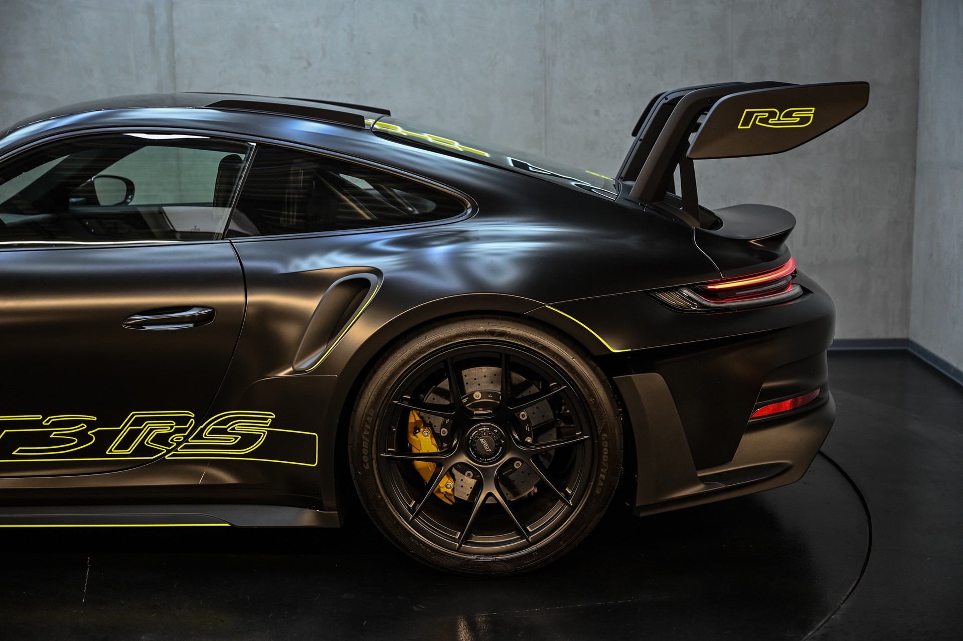 PORSCHE 911 GT3 RS PDK mit Weissach Paket-image-13