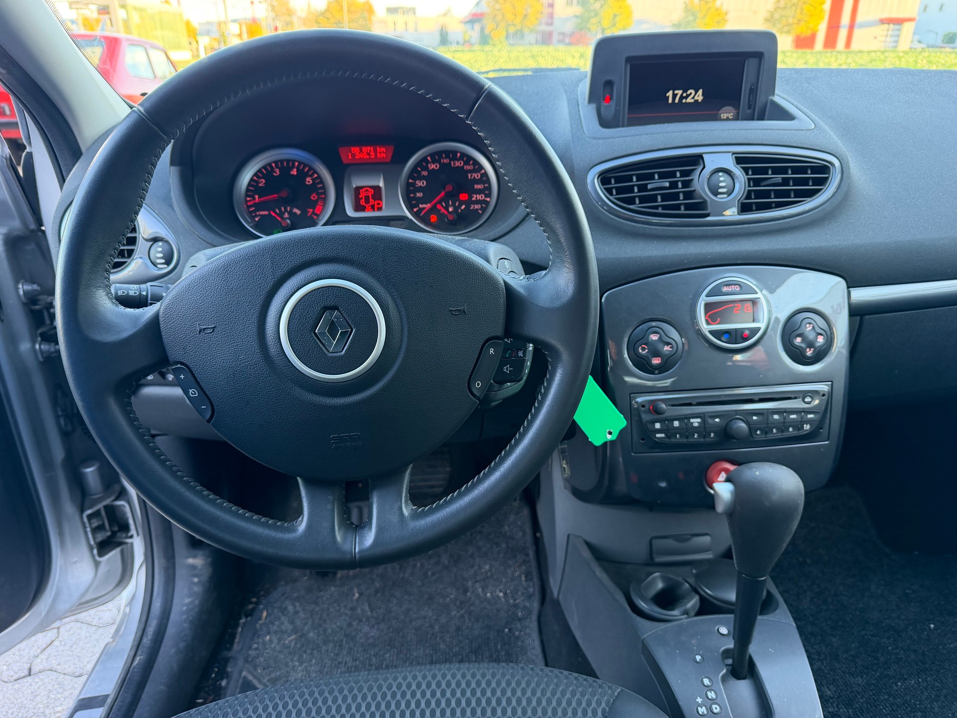 RENAULT Clio Grandtour 1.6 16V Exception Automatic-image-8