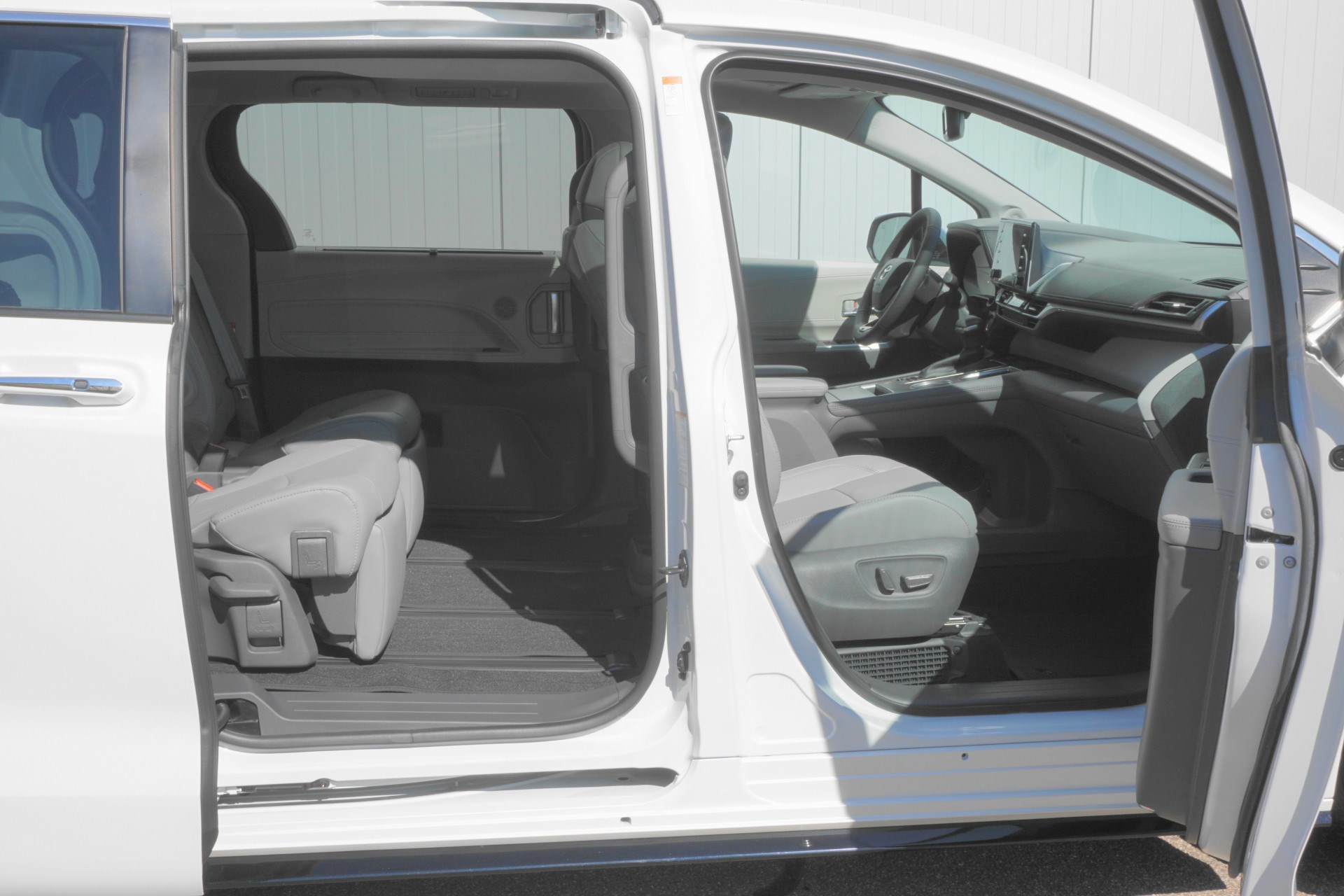 TOYOTA Sienna Hybrid Limited FWD-image-16