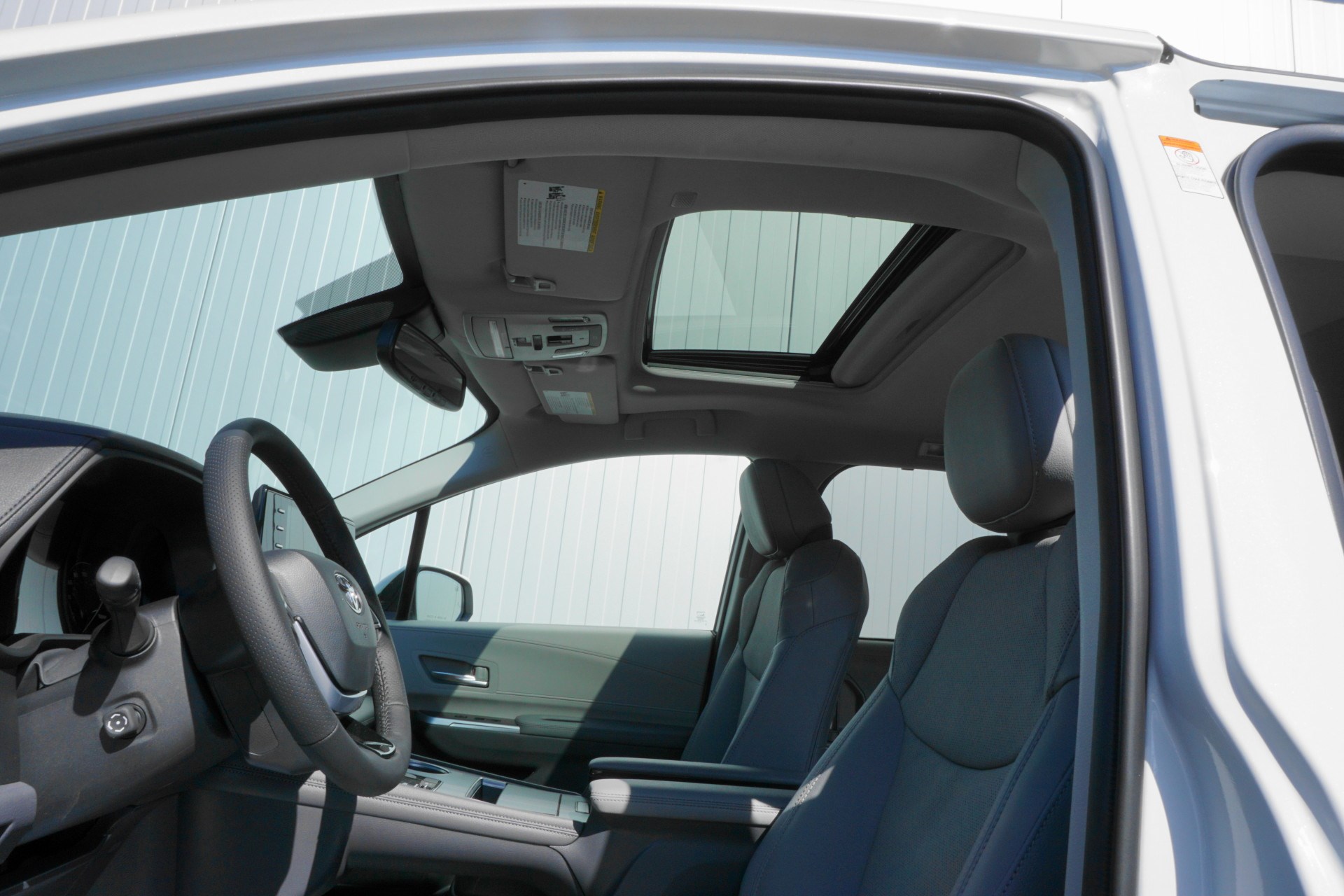 TOYOTA Sienna Hybrid Limited FWD-image-6