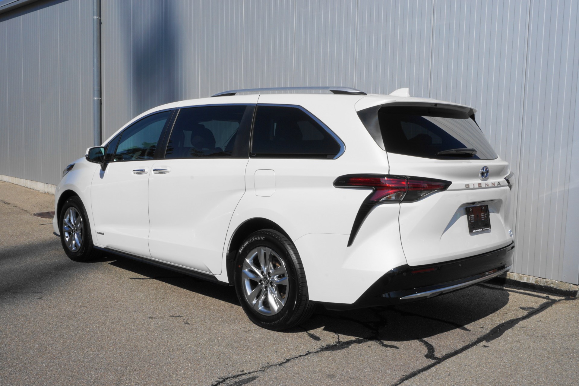 TOYOTA Sienna Hybrid Limited FWD-image-10