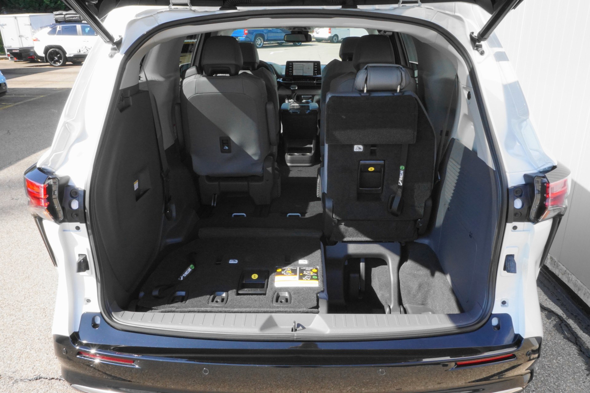 TOYOTA Sienna Hybrid Limited FWD-image-12