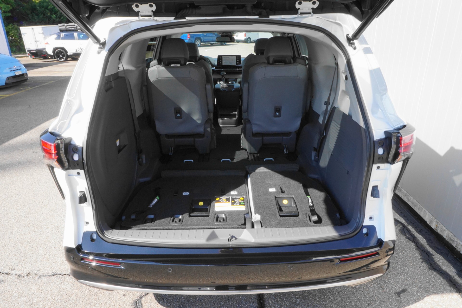 TOYOTA Sienna Hybrid Limited FWD-image-13