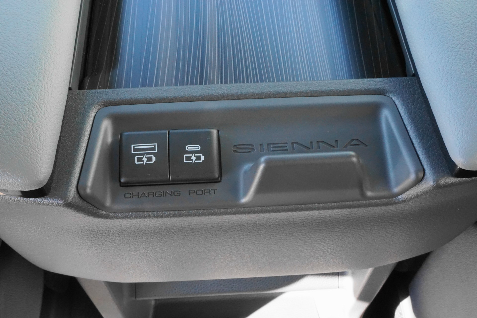 TOYOTA Sienna Hybrid Limited FWD-image-9