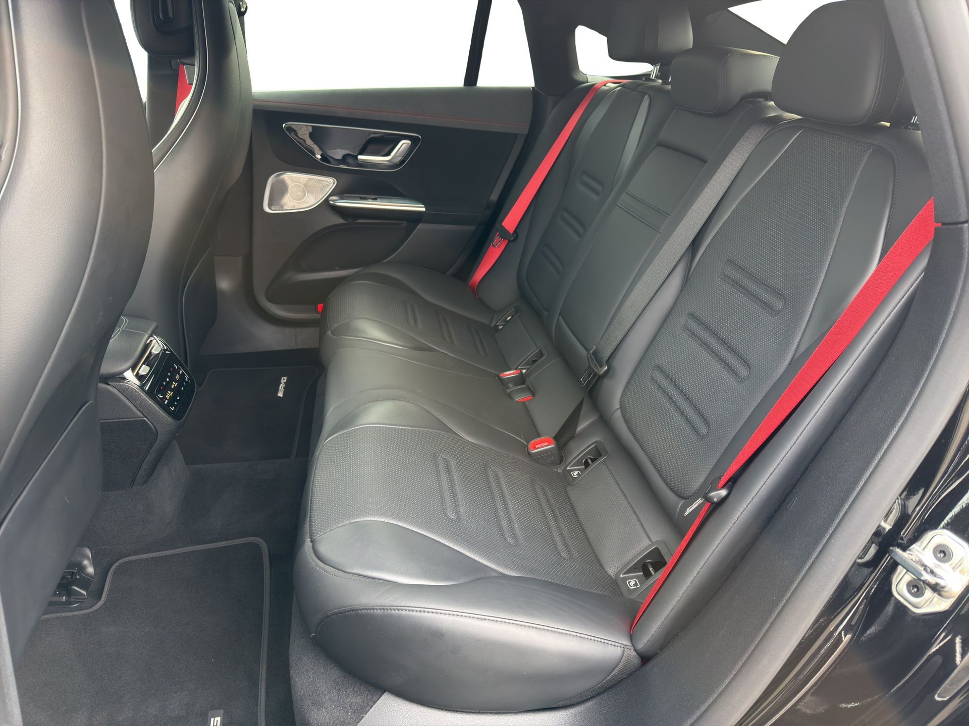 MERCEDES-BENZ EQE 43 AMG 4 Matic-image-12