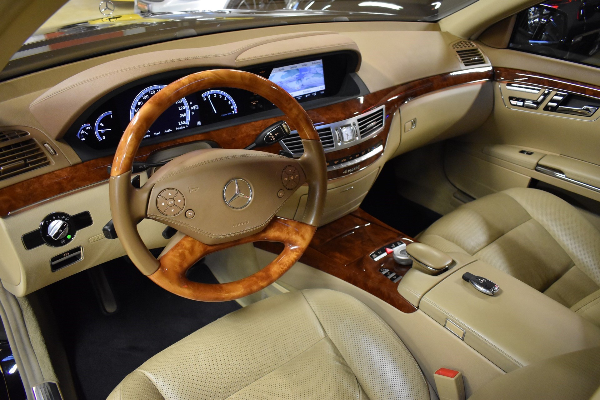 MERCEDES-BENZ S 500 4Matic 7G-Tronic-image-11