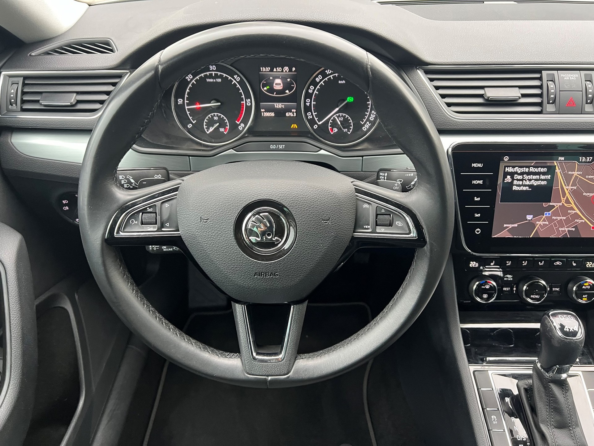 SKODA Superb Combi 2.0 TDi Ambition 4x4 DSG-image-11