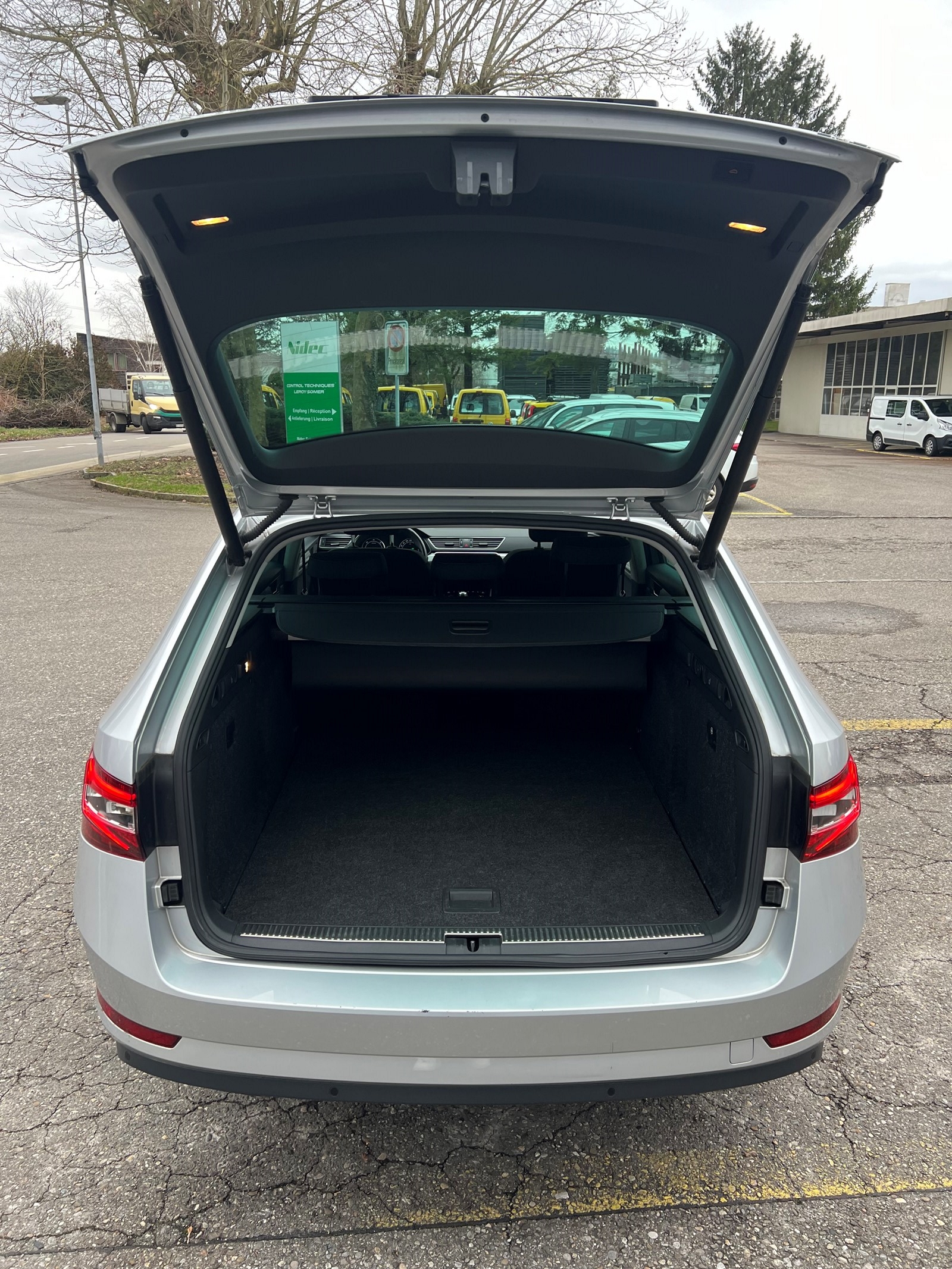 SKODA Superb Combi 2.0 TDi Ambition 4x4 DSG-image-6