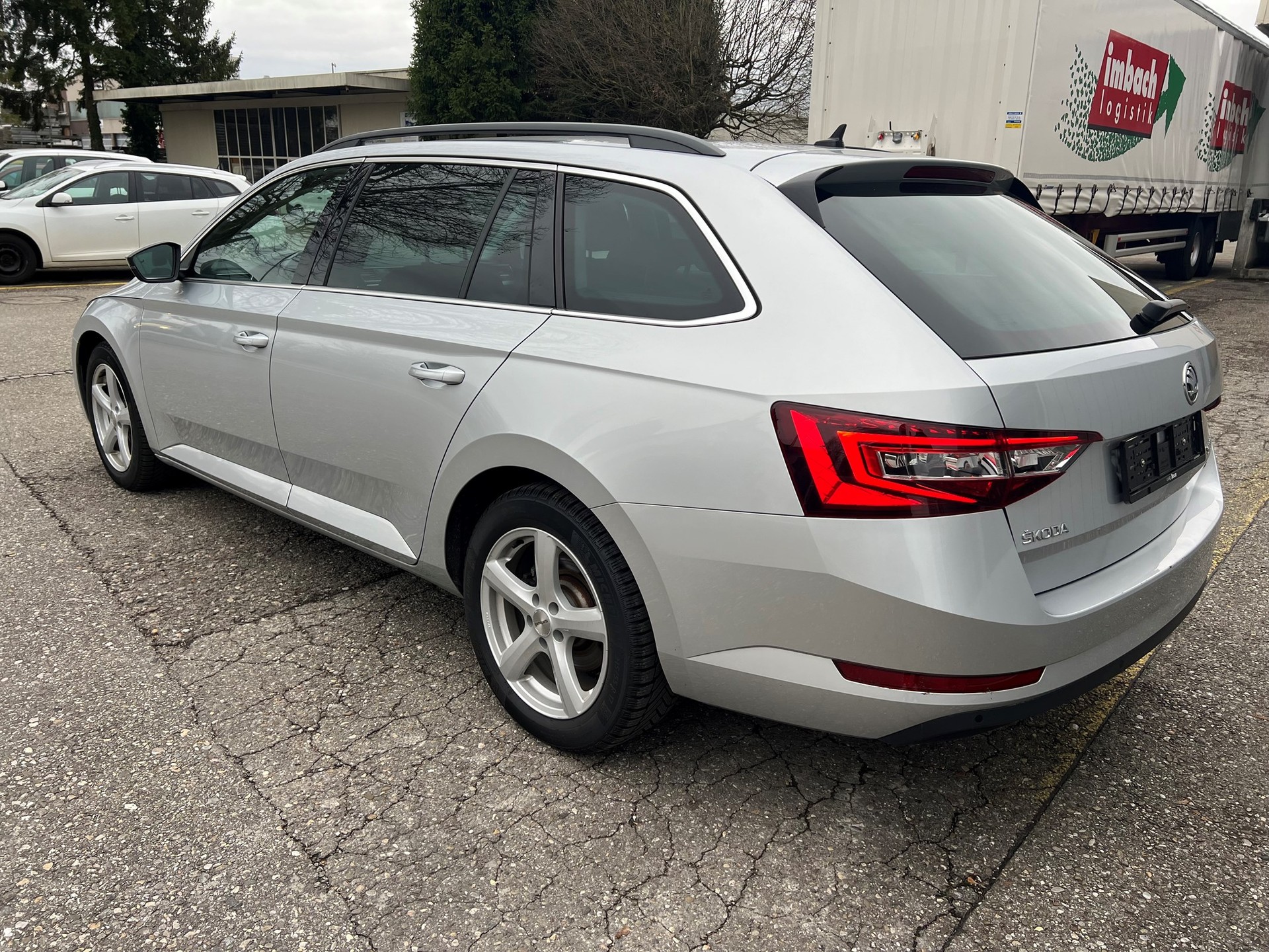 SKODA Superb Combi 2.0 TDi Ambition 4x4 DSG-image-4